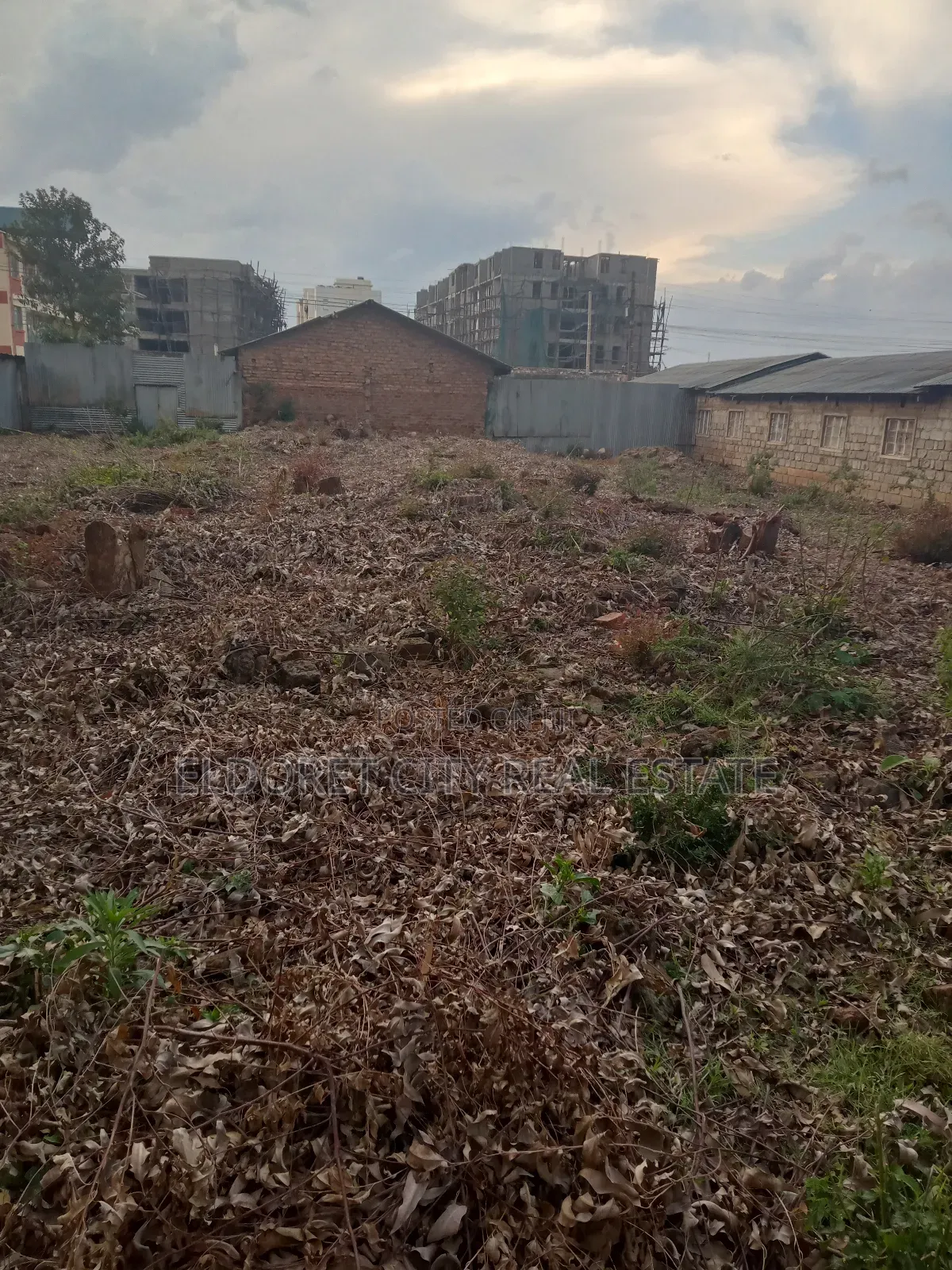 1/4 Plot Annex Ideal for Commercial Use With Title.