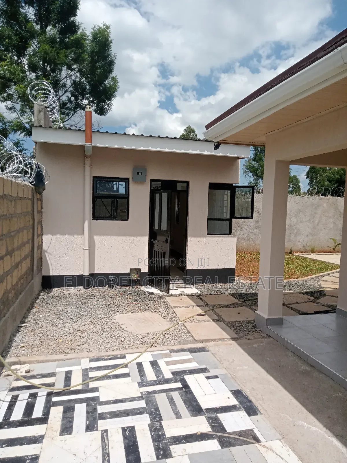 Furnished 3bdrm Bungalow in Annex, Kapsuswa for sale