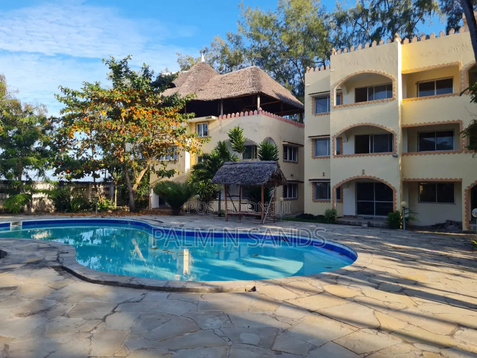 Furnished 20bdrm Apartment in Shelly for sale