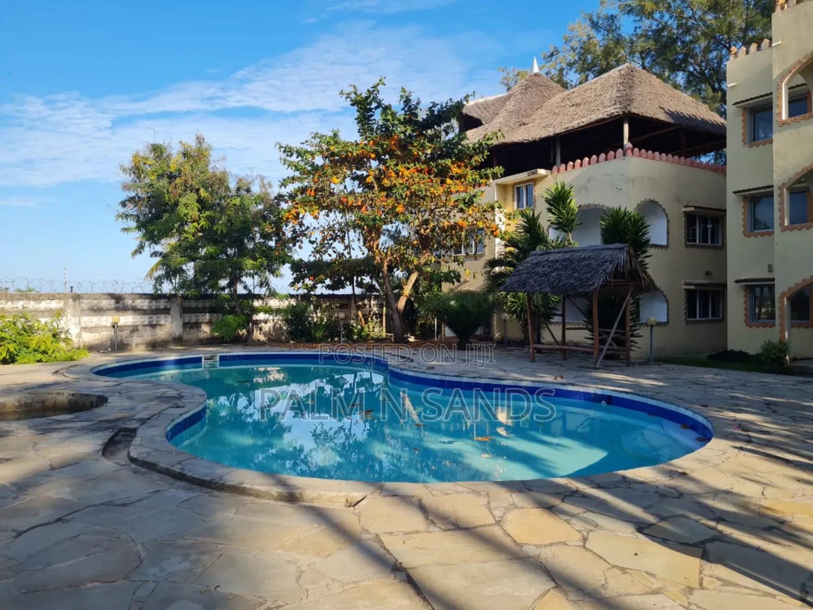 Furnished 20bdrm Apartment in Shelly for sale