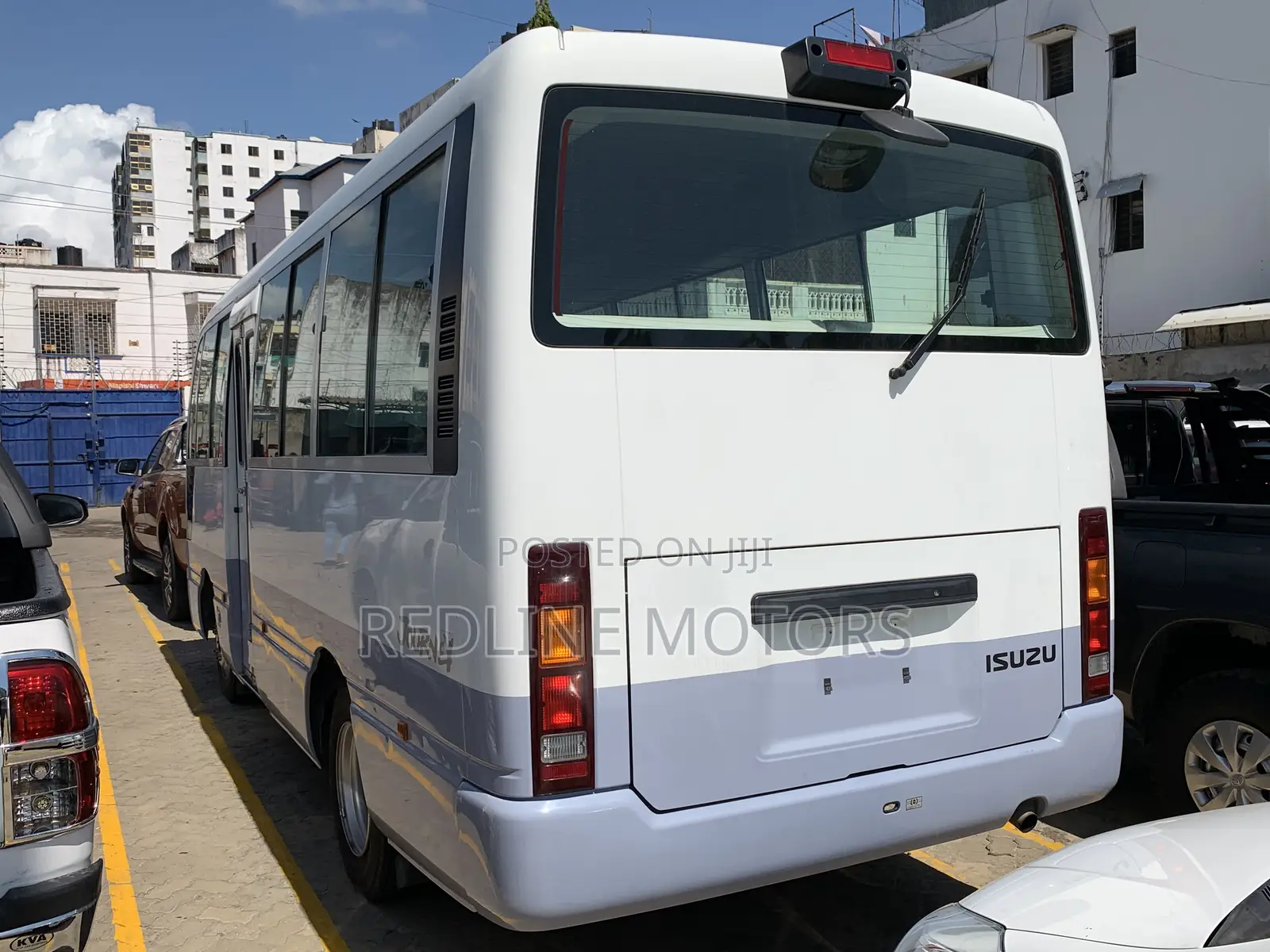 Isuzu NQR 2017 White