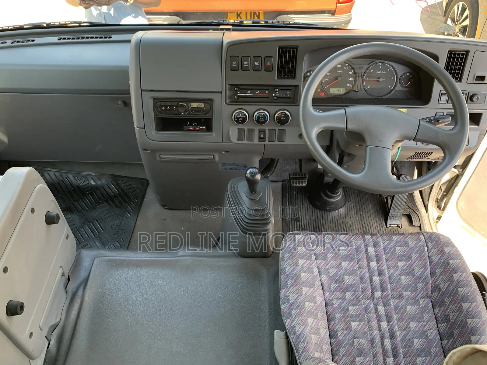 Isuzu NQR 2017 White