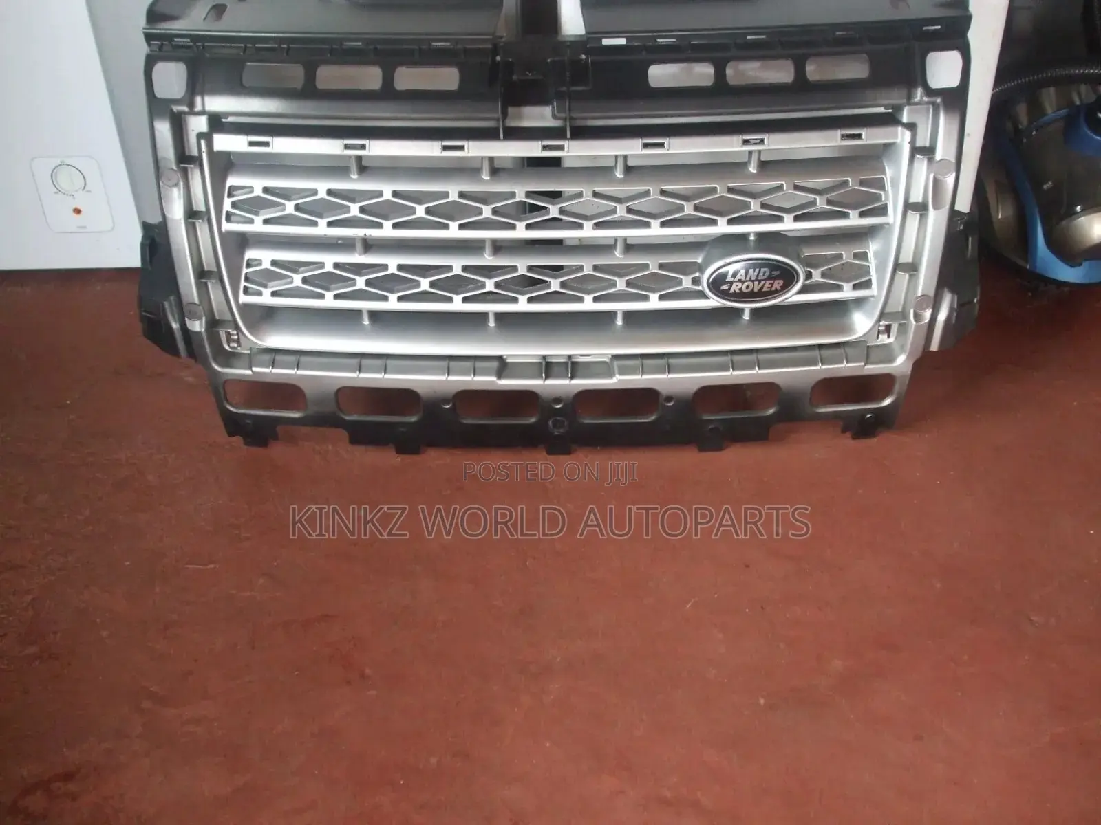Land Rover Freelander 2 Front Bumper Engine Grill 2013-2015