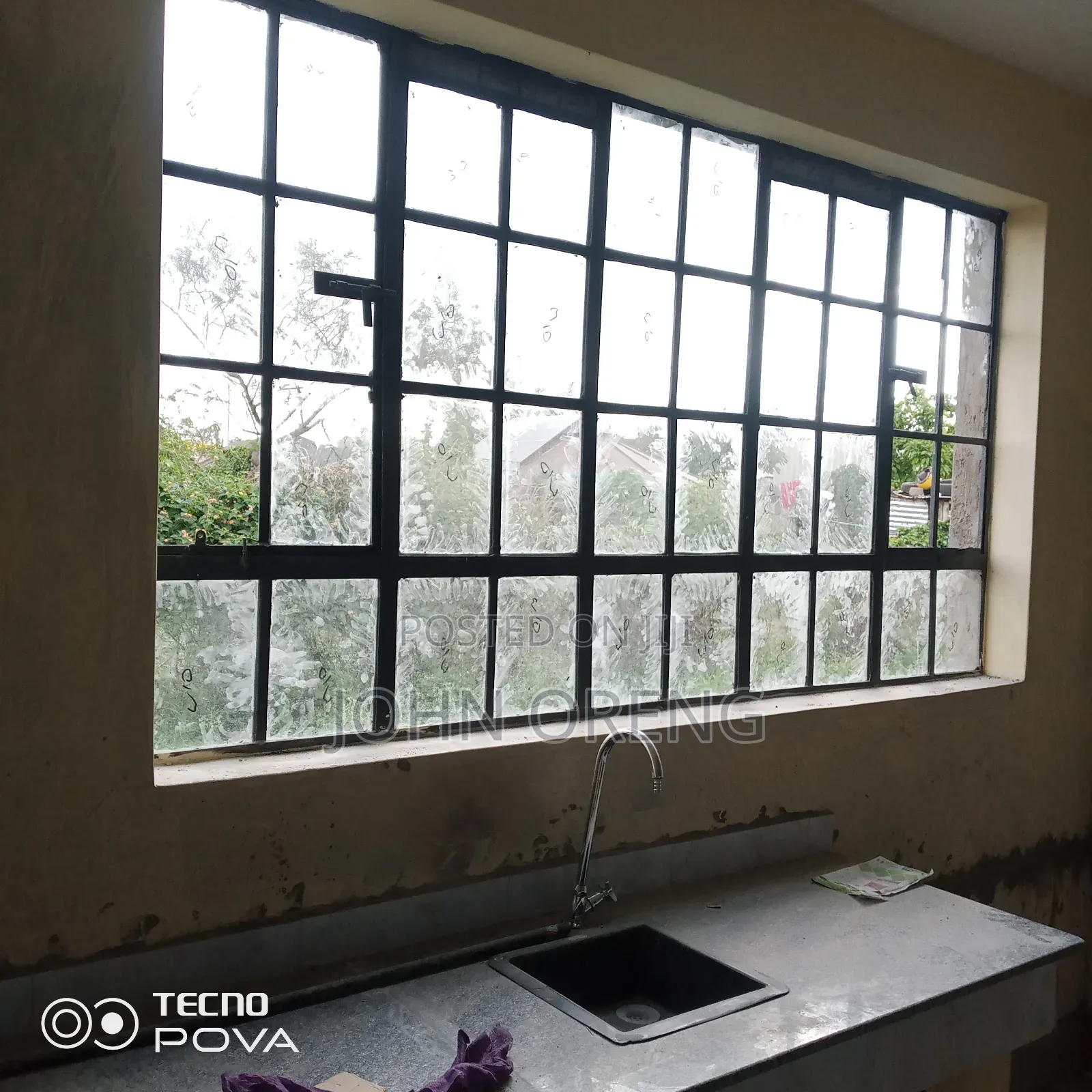 Glass Fitting With Putty