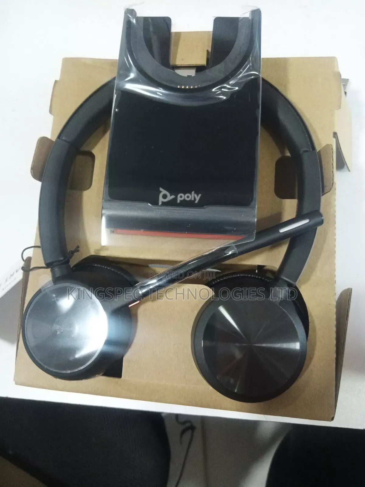 Plantronics Voyager 4320 Uc With Stand