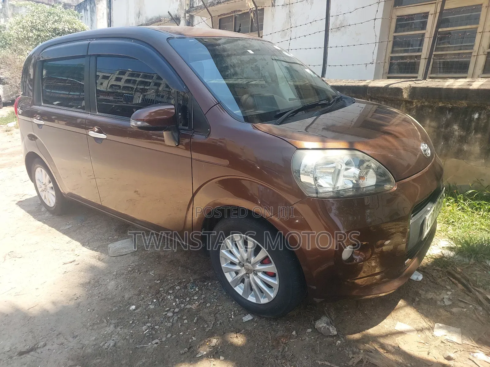 Toyota Porte 1.5 AWD 2015 Brown