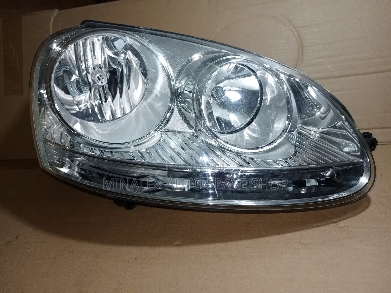 Volwagen Golf v RHS Headlight