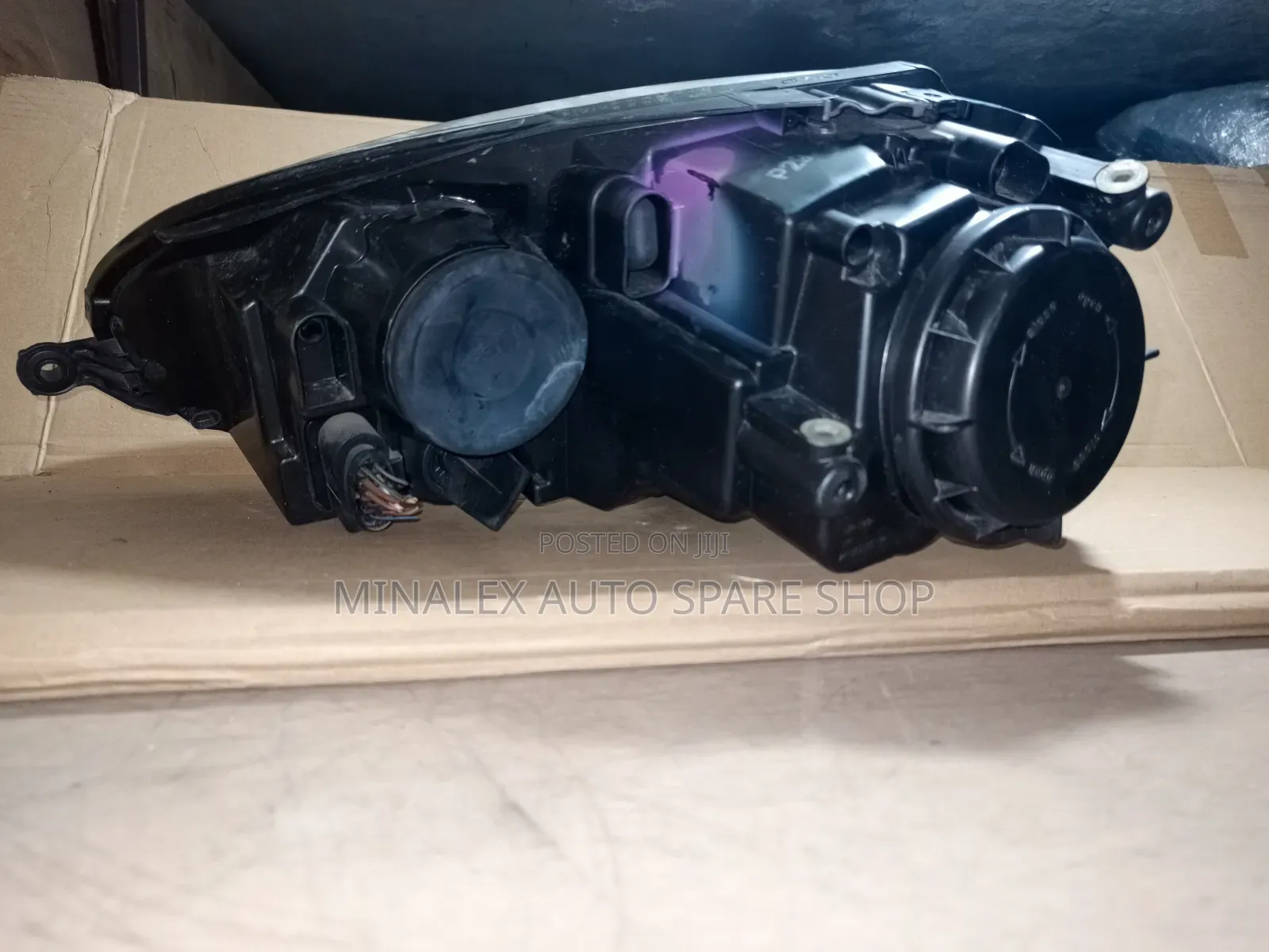 Volwagen Golf v RHS Headlight