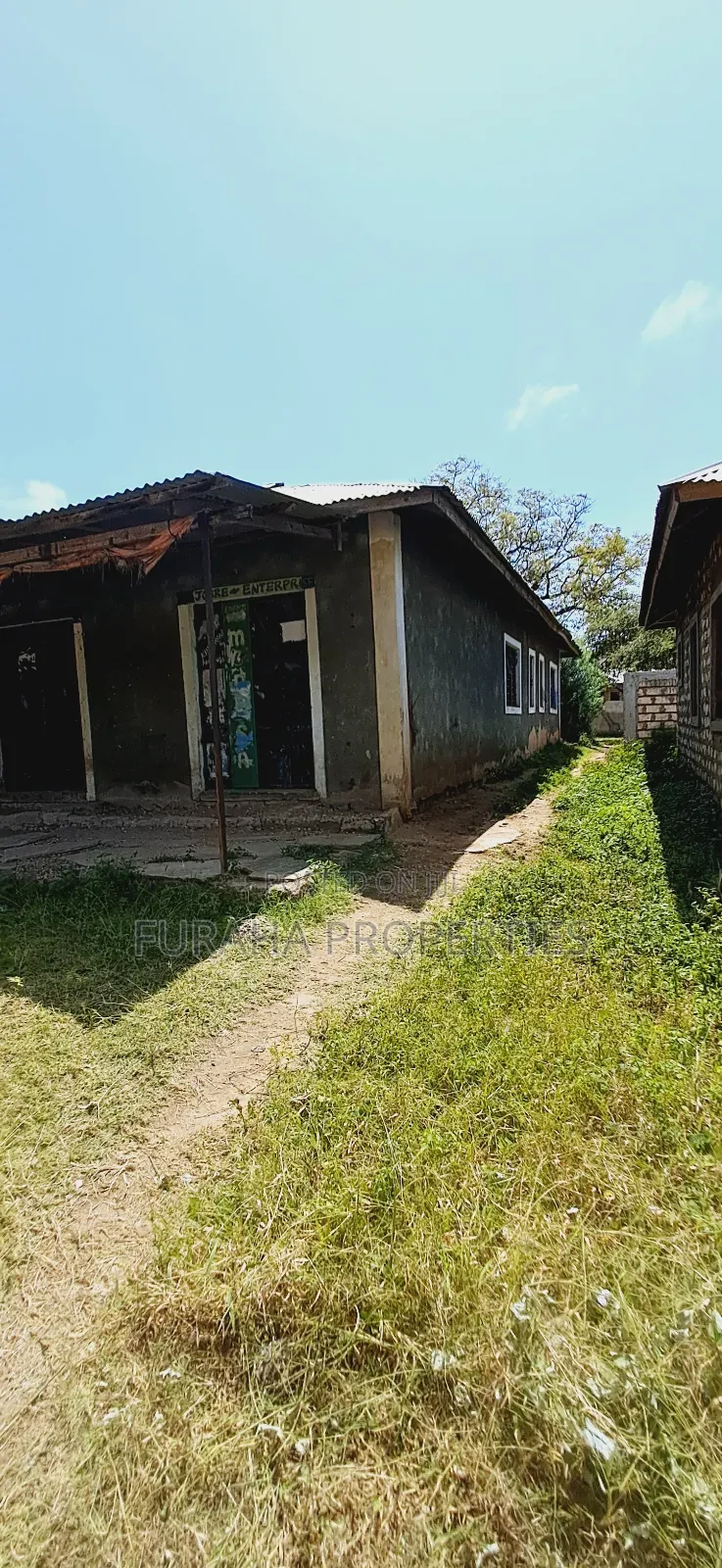 12bdrm Bungalow in Bombolulu for sale