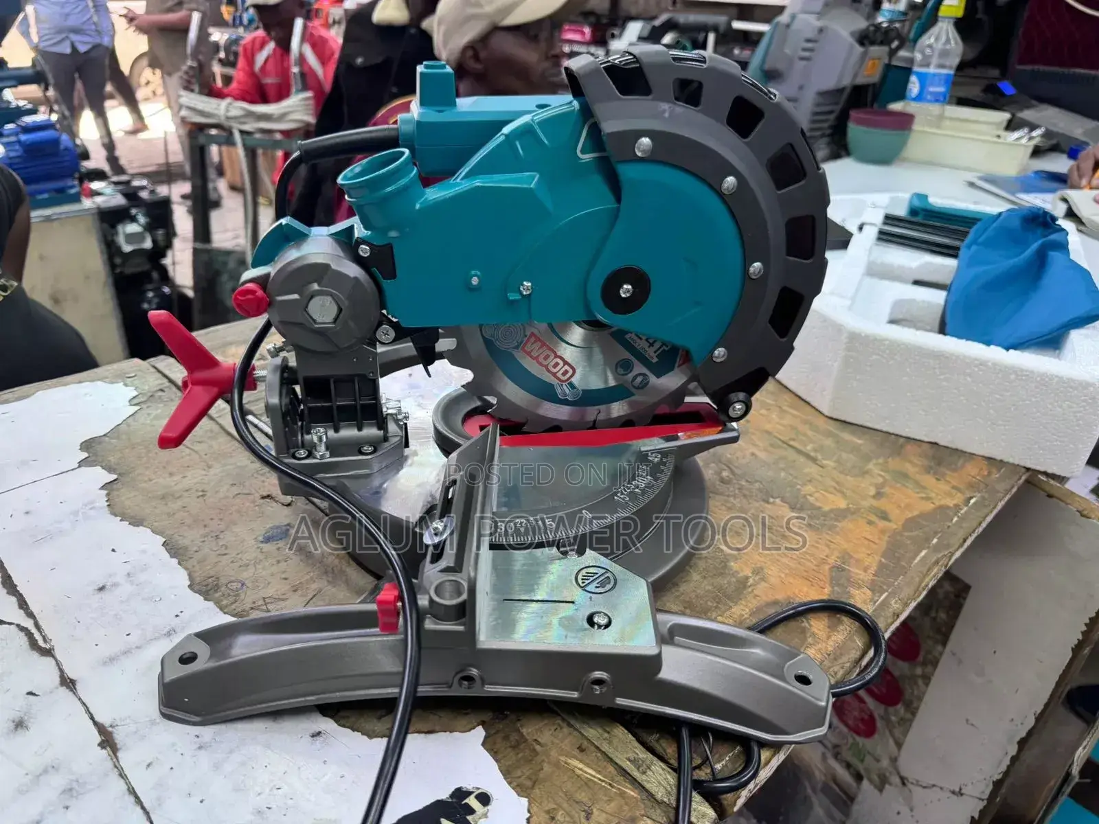 Total Mitresaw Machine 1400W