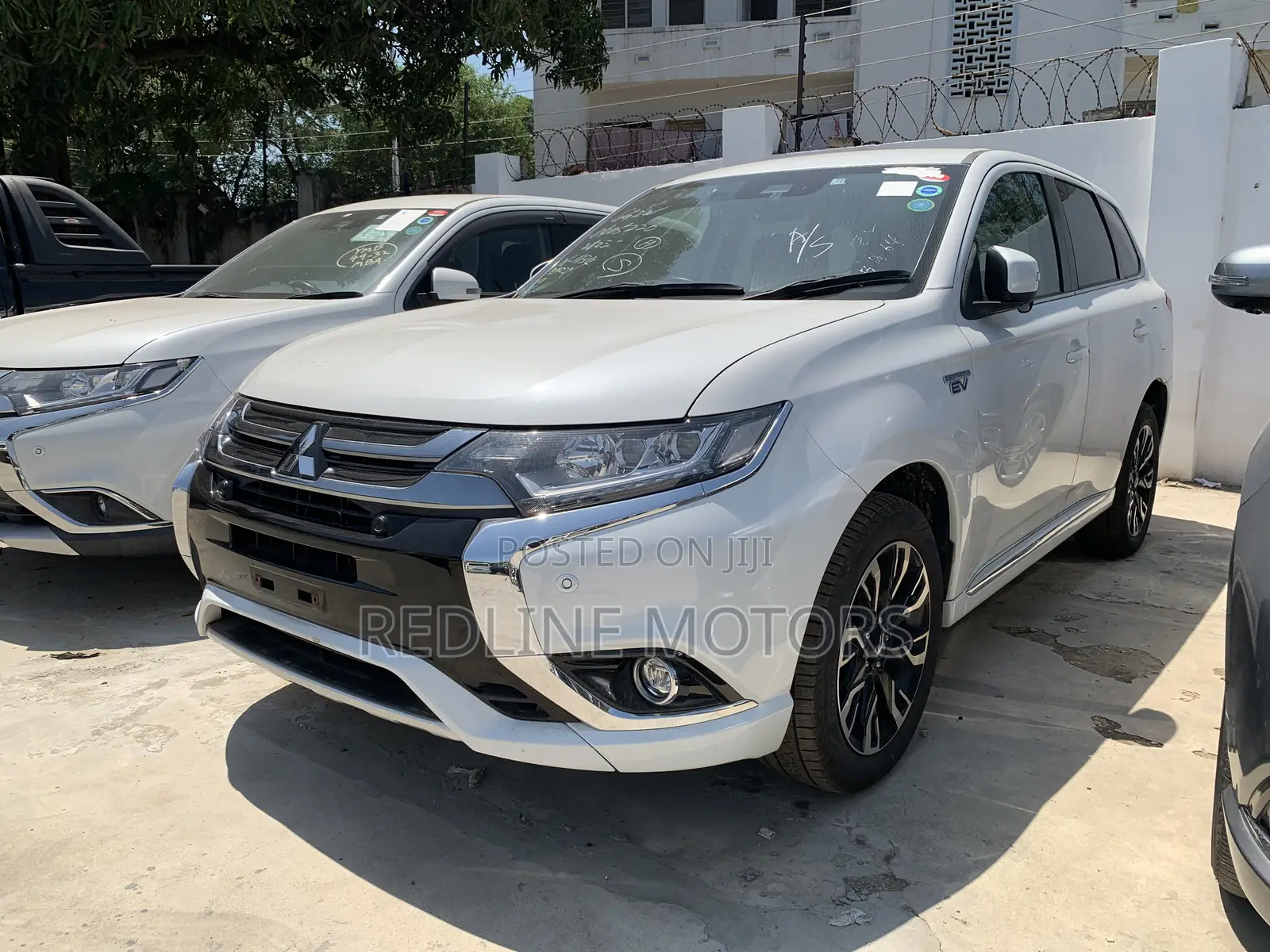 Mitsubishi Outlander 2.4 PHEV AWD 2017 Off white