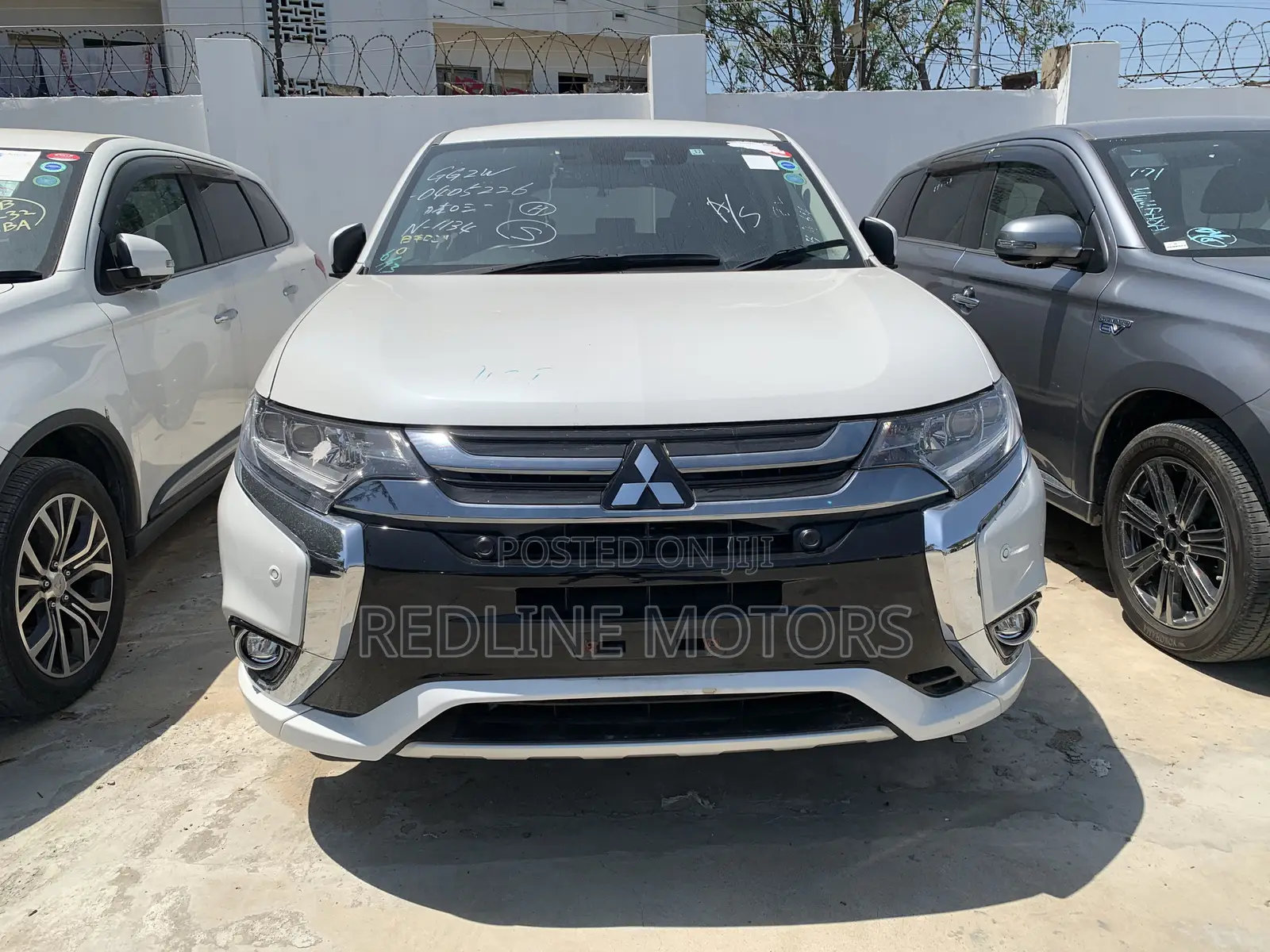 Mitsubishi Outlander 2.4 PHEV AWD 2017 Off white
