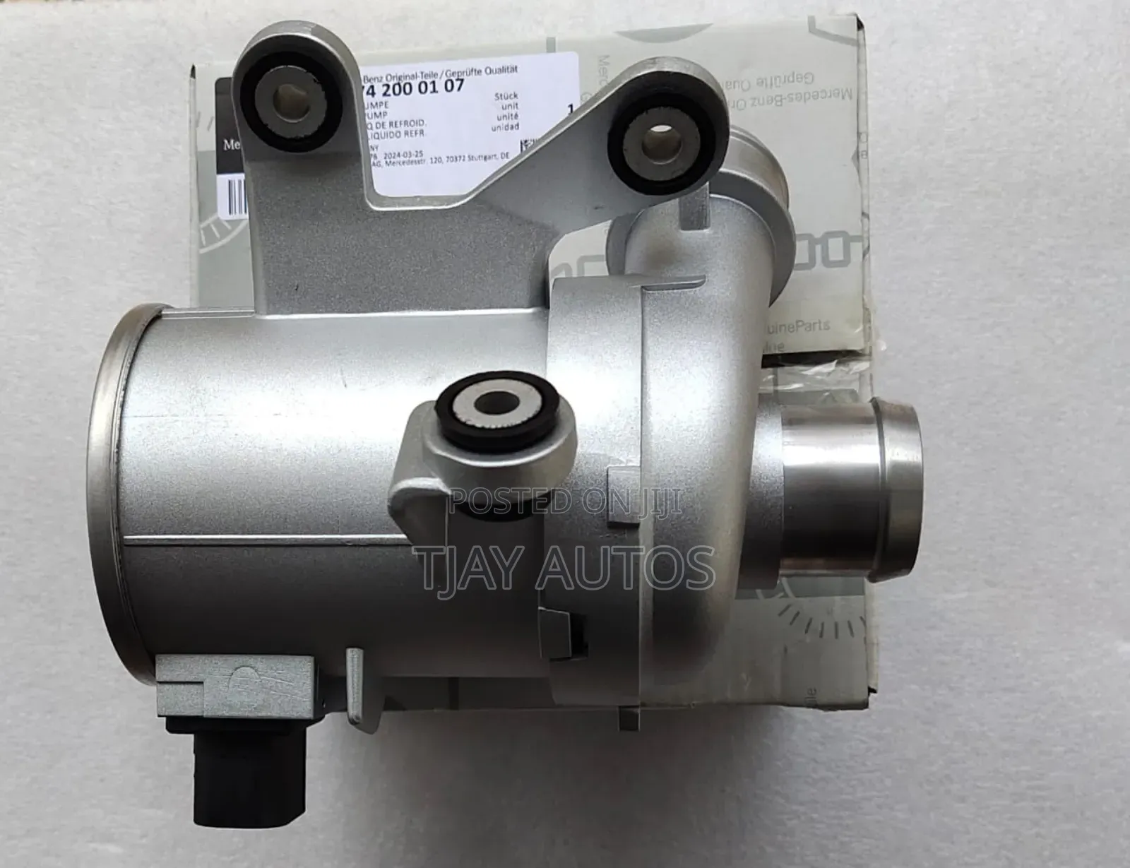 Engine Electric Water Pump 2742002700 for Mercedes M274