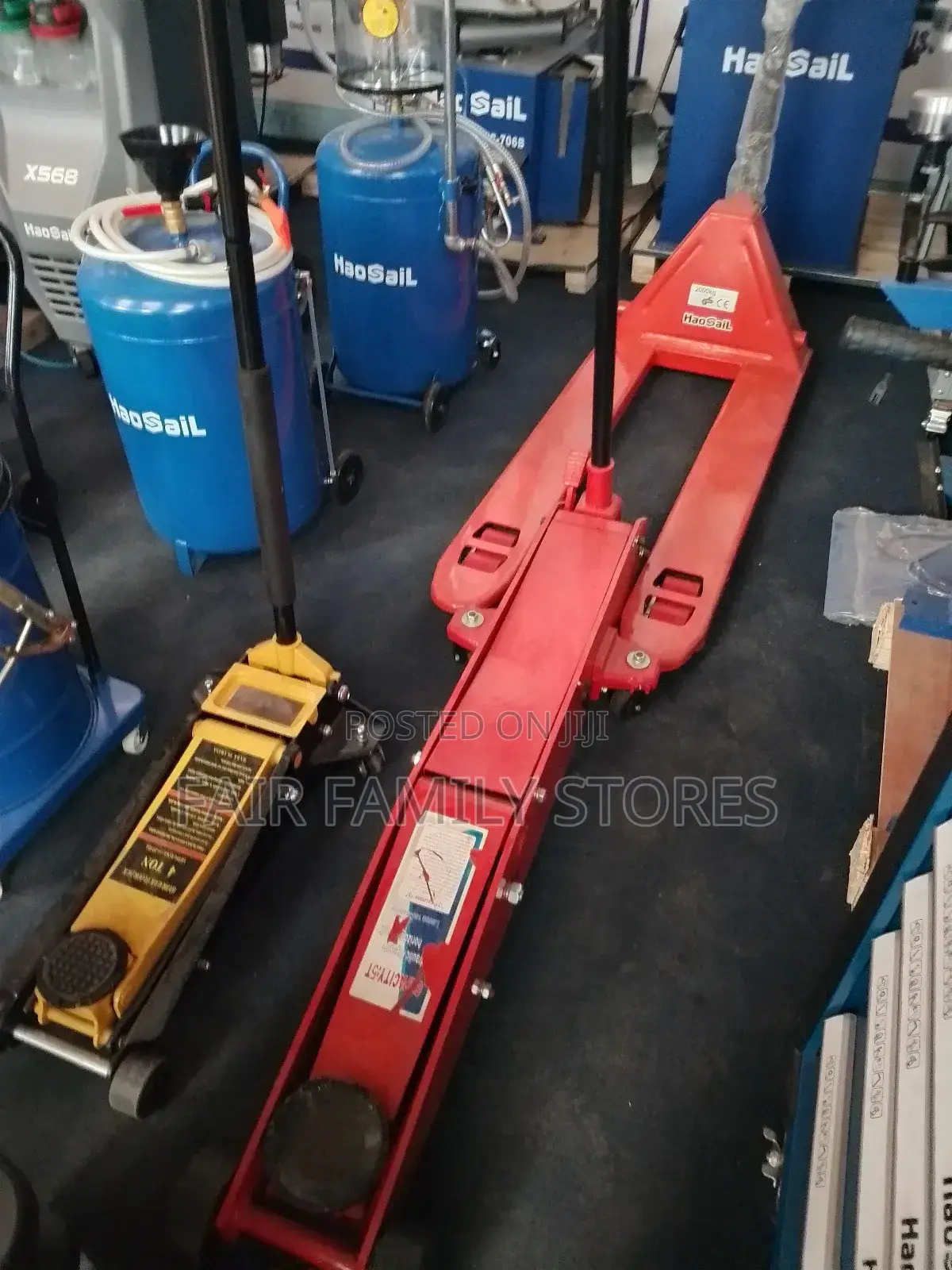 Pallet Lifting Truck. Heavy Duty 2T