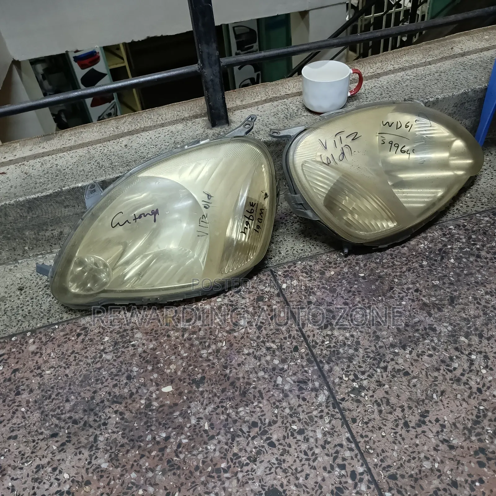 Vitz Jiwela Old Teardrops Headlights.