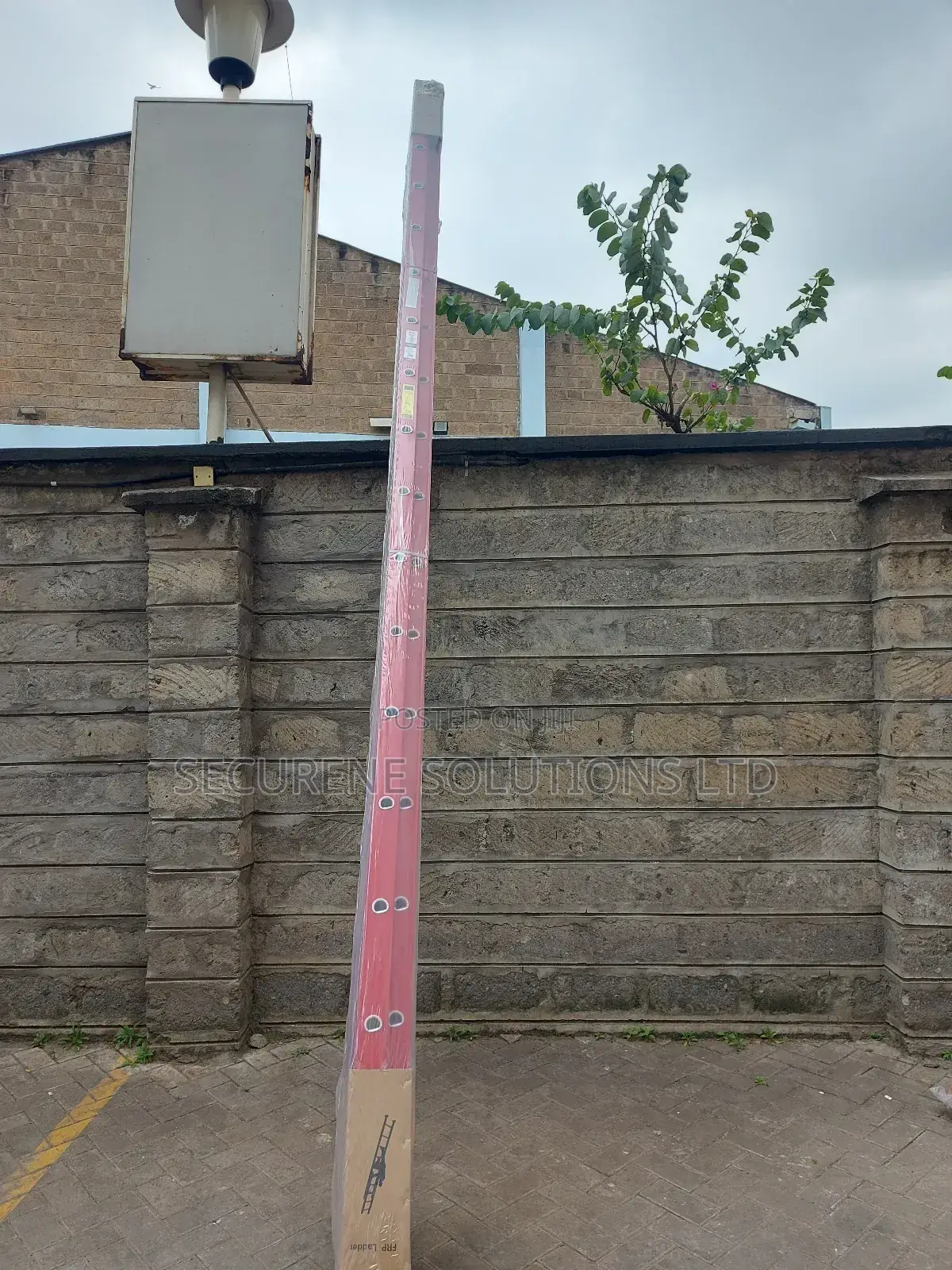 2 by 16trends Fibreglass Double Extension Ladders