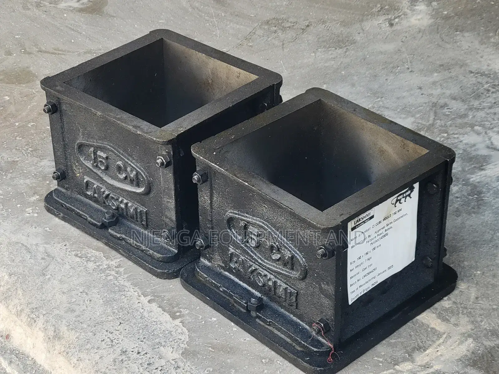 15cm Black Cast Iron Cube Moulds