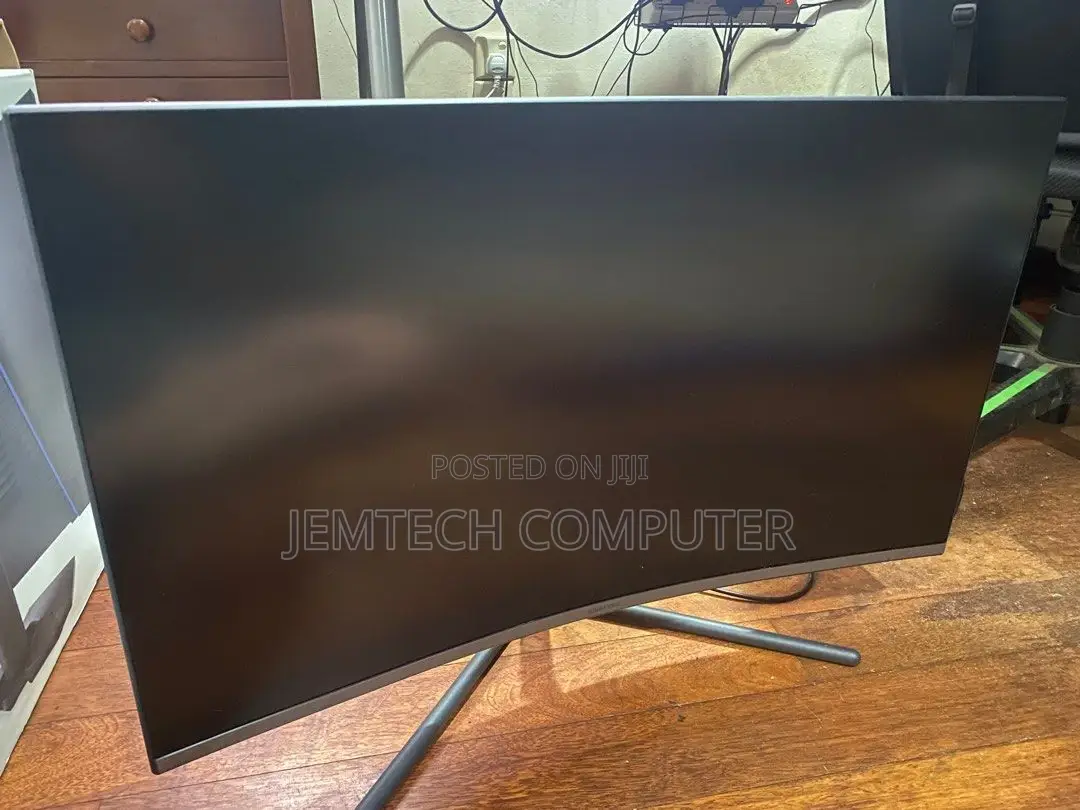 U32R590 Samsung 32" UHD Curved (1500R) Frameless Monitor