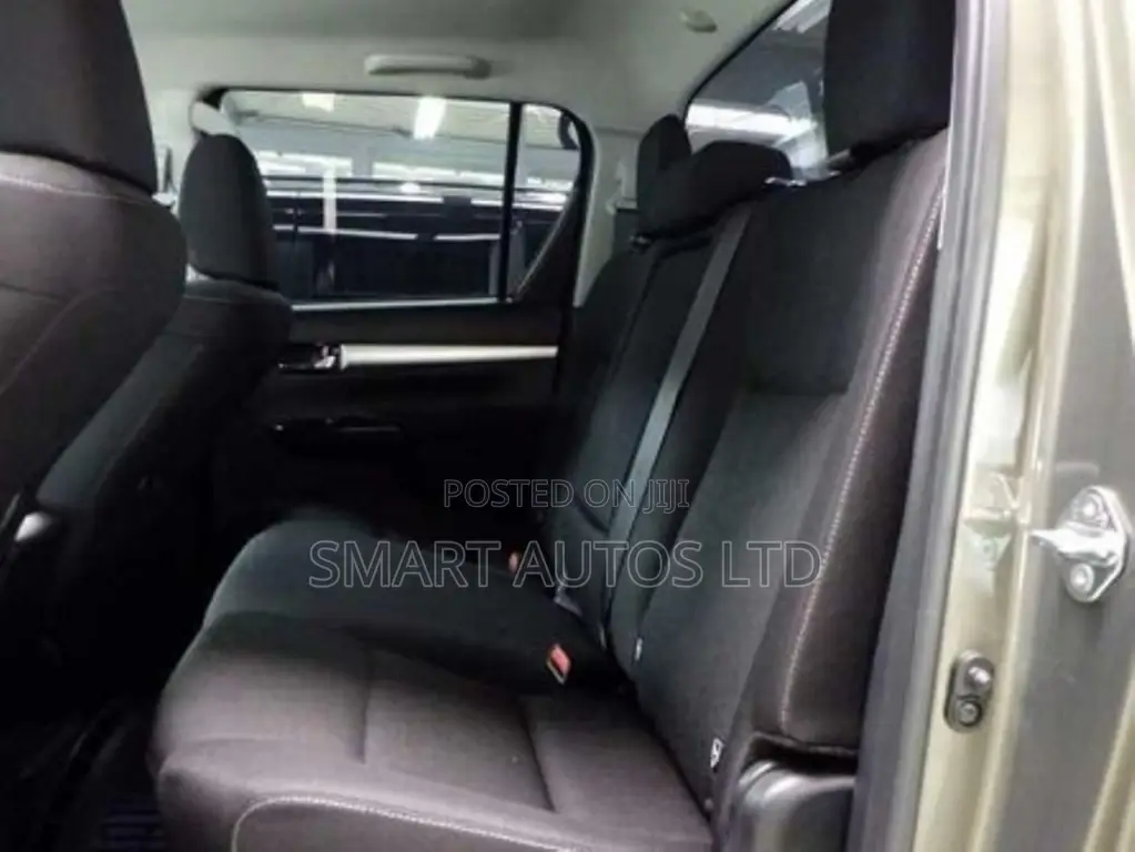 Toyota Hilux 2022 Beige