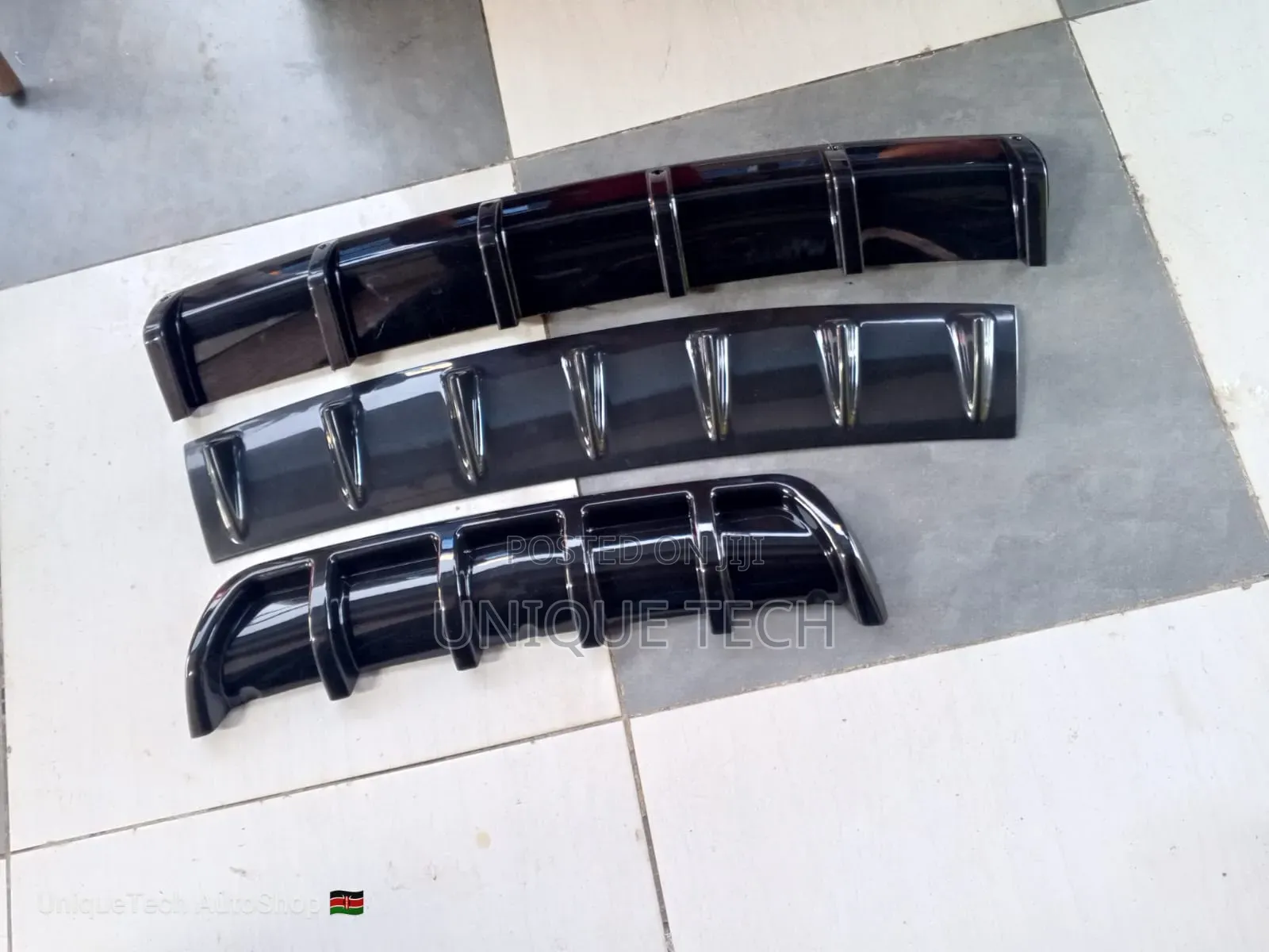 Stylish Universal Fit Rear Diffuser for Cars