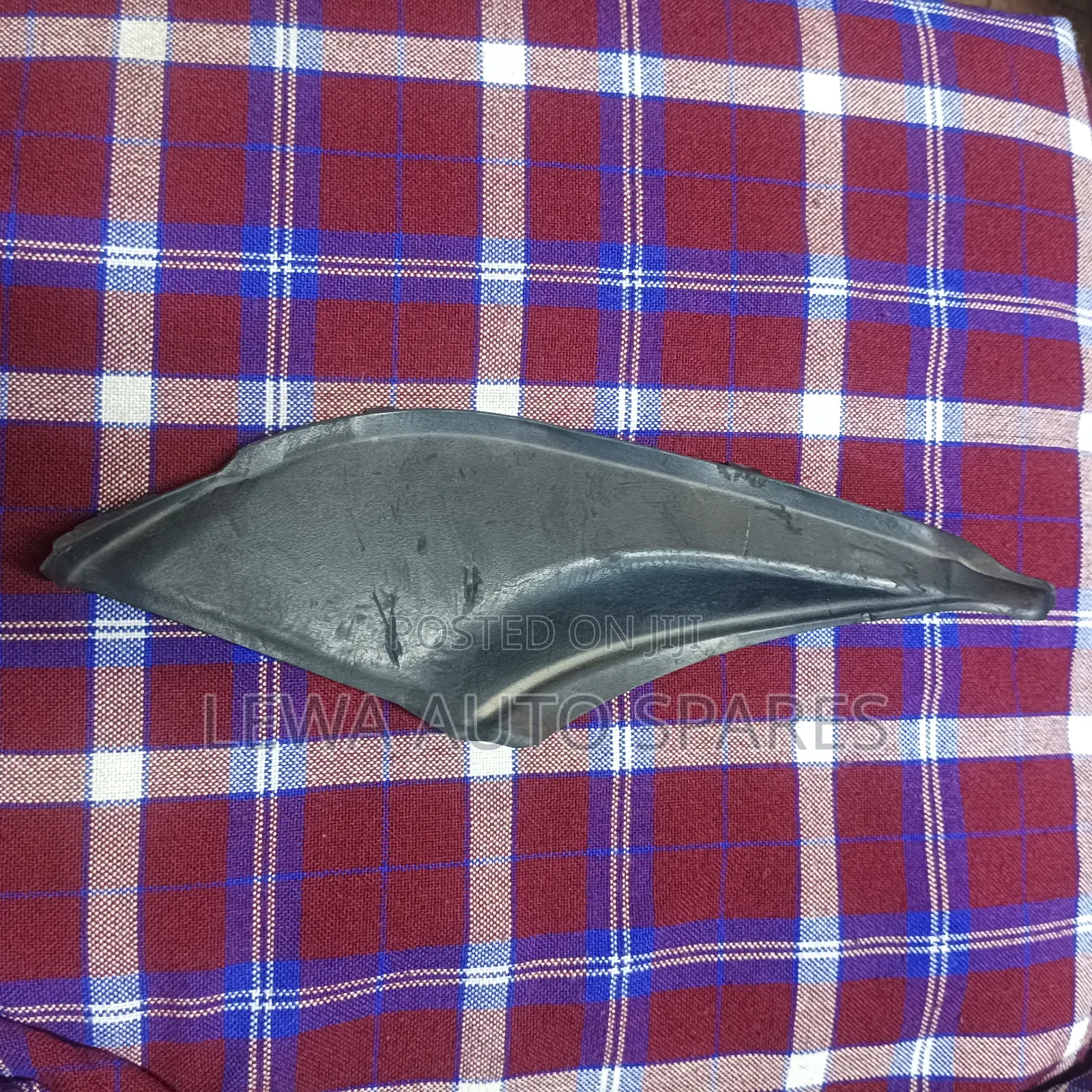 Windscreen Finisher Axio RH