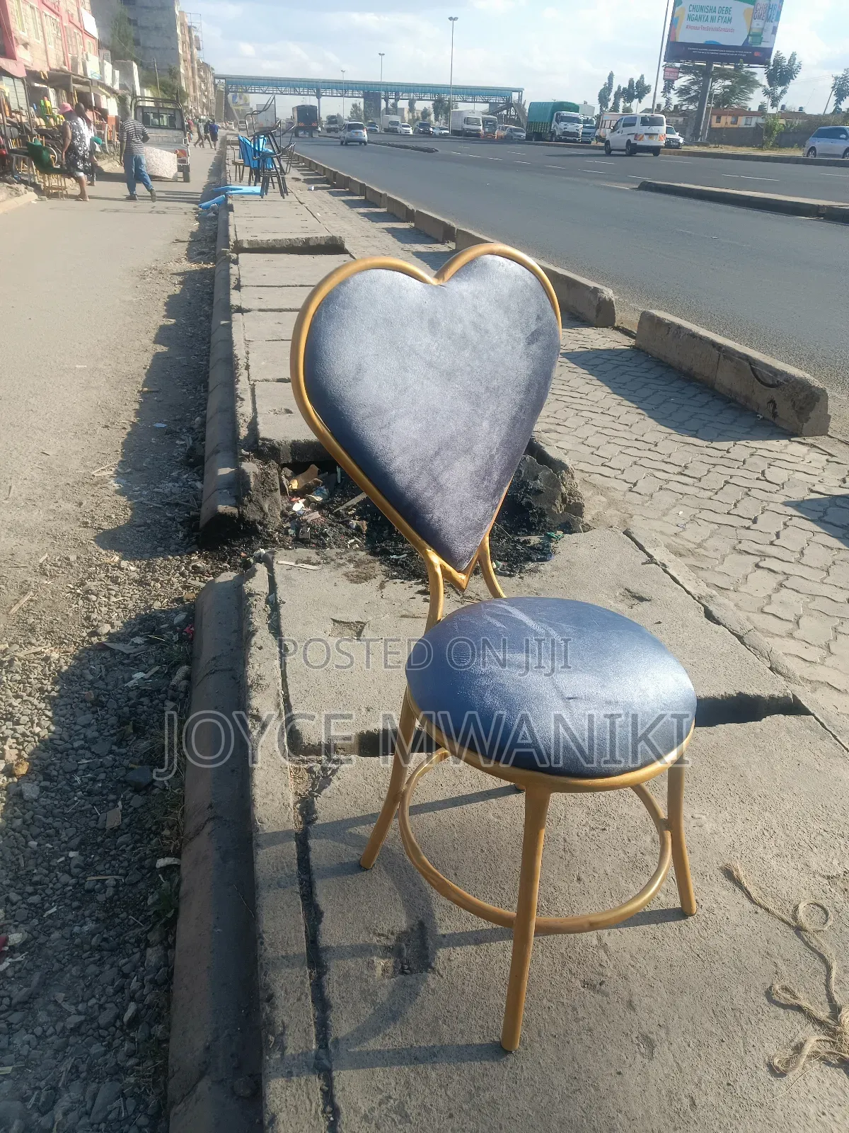 Manicure Love Seat, Grey and Gold 