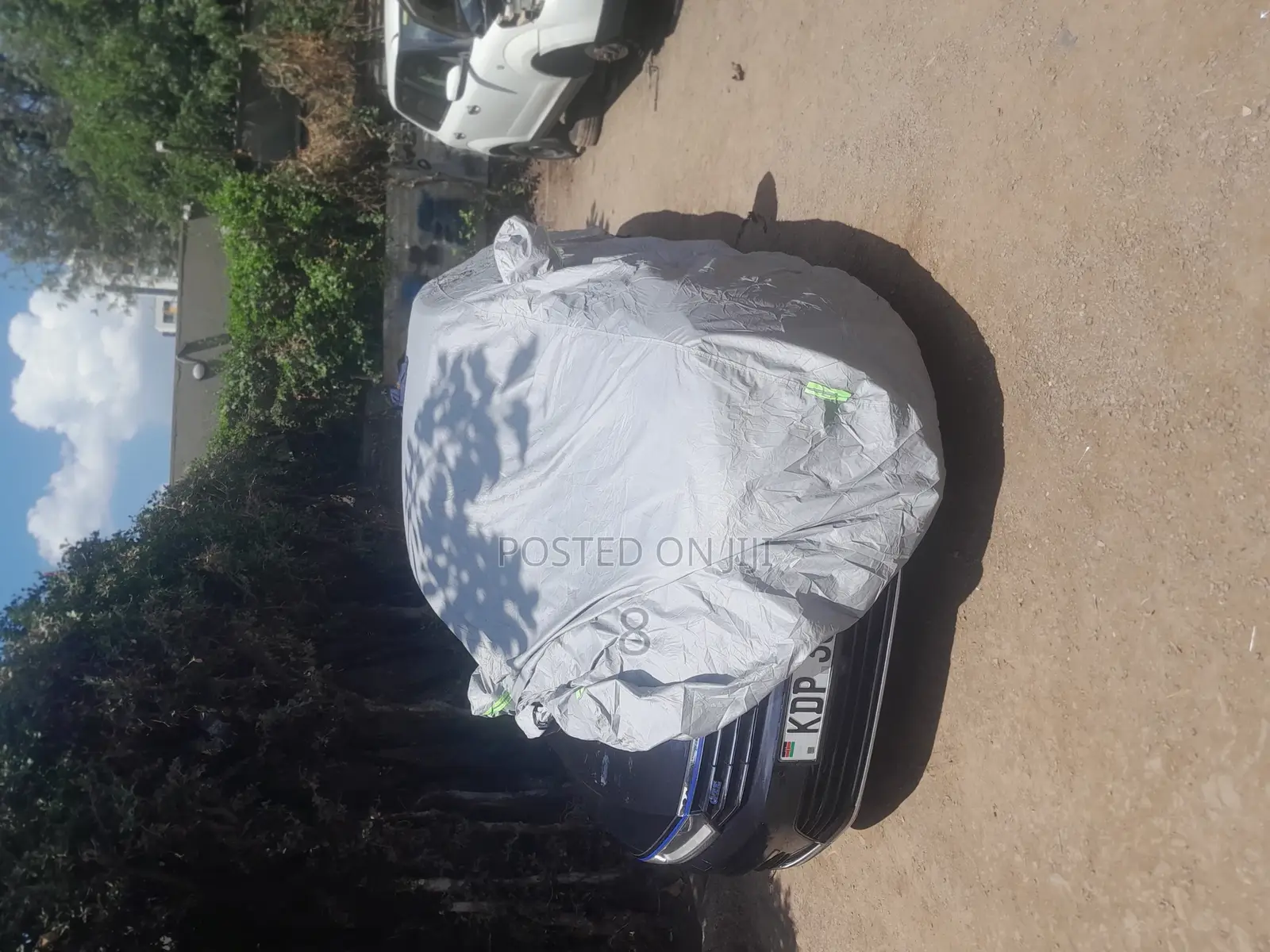 Double-Layered Car Cover – Universal Fit for Full Weather Pr