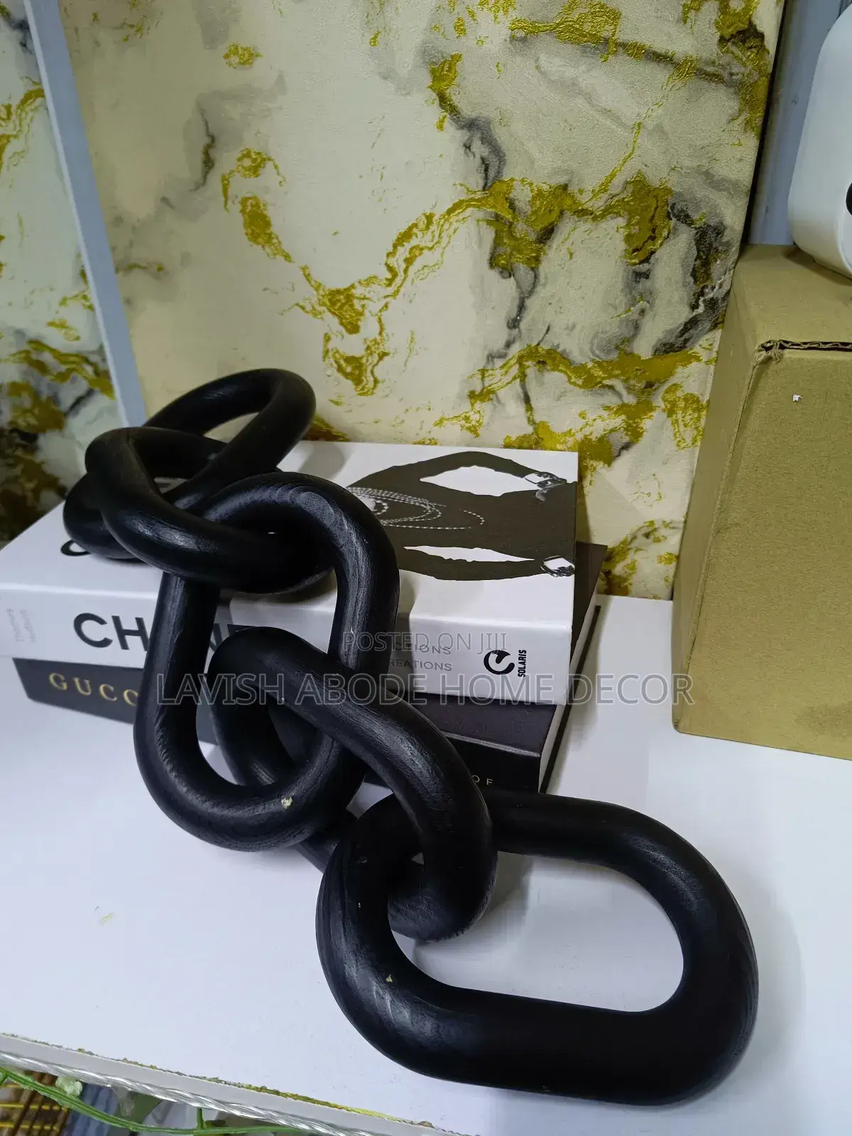 Black Decor Chain on Offer for Home Office Hotel N Airbnb