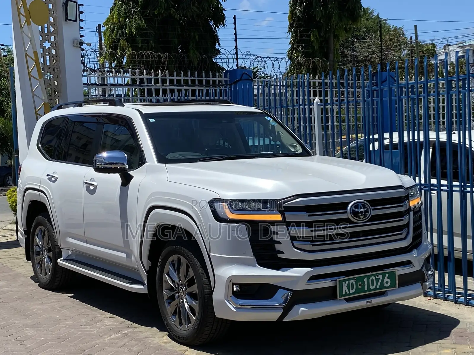Toyota Land Cruiser 2022 Off white
