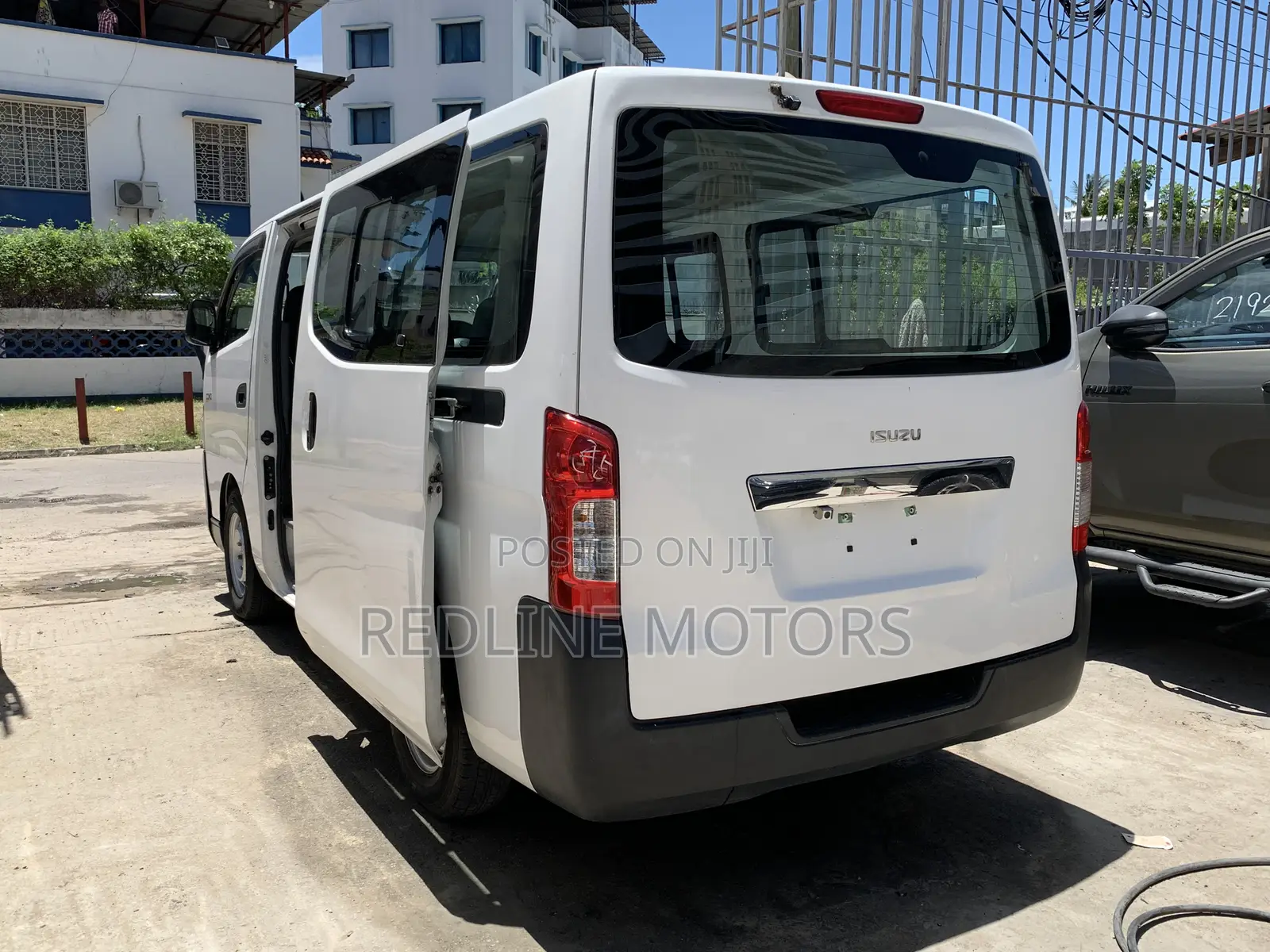 Isuzu Como 2017 White