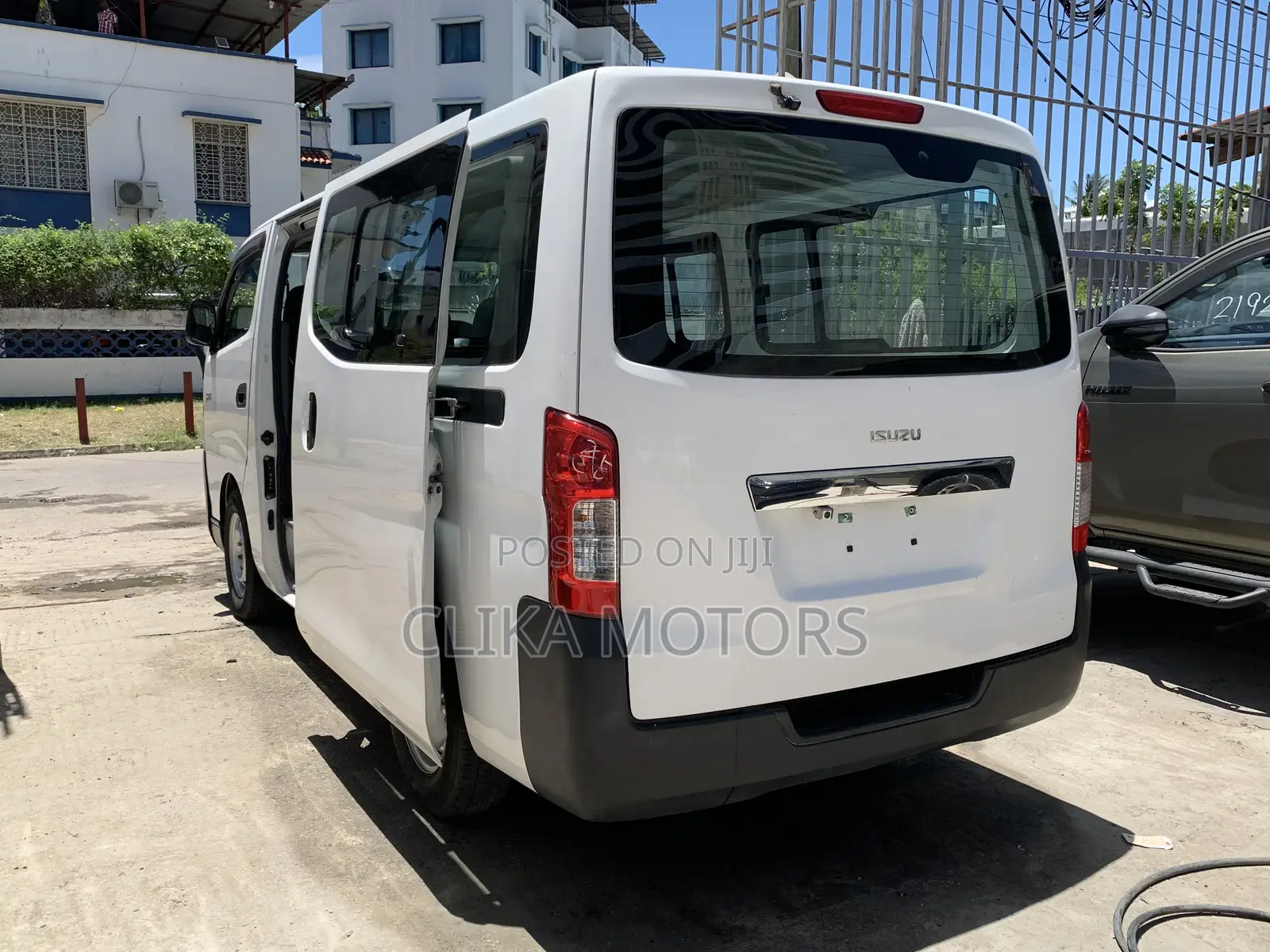 Isuzu Como 2017 White