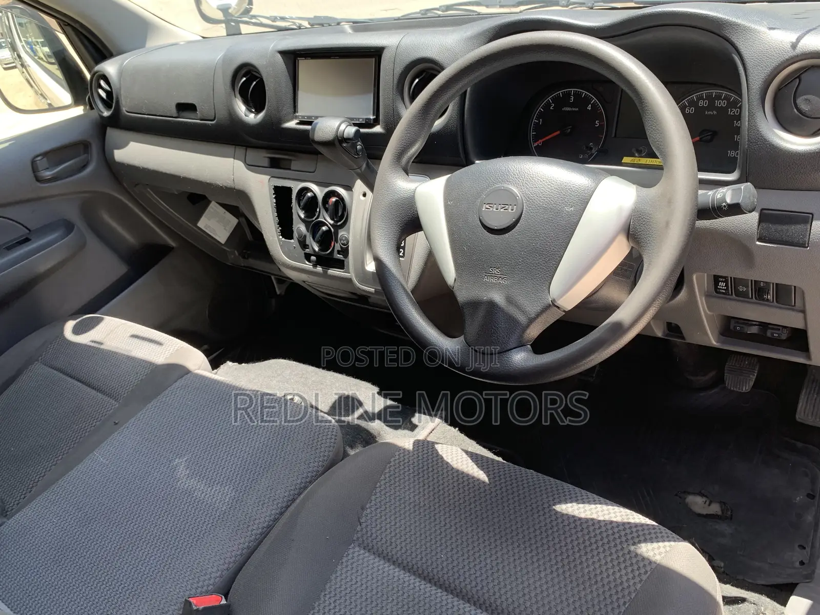 Isuzu Como 2017 White
