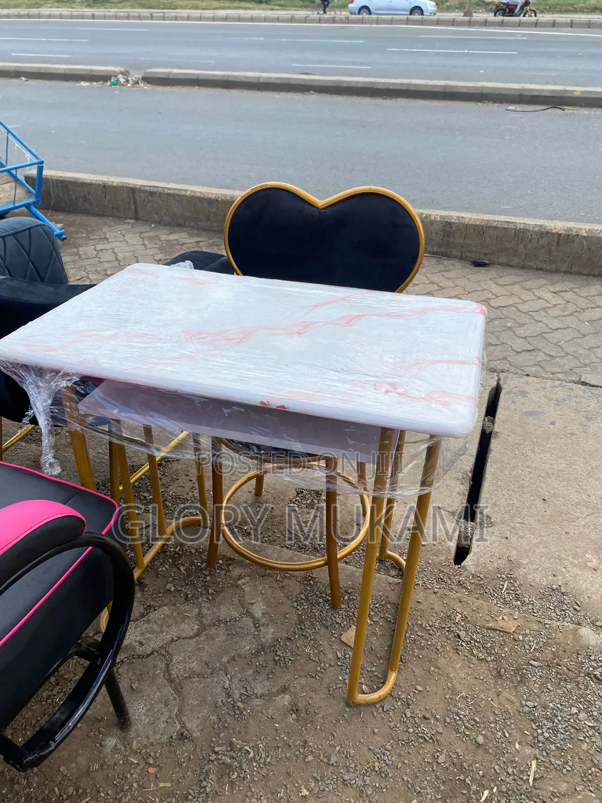 Marble Pink Manicure Table and Chair