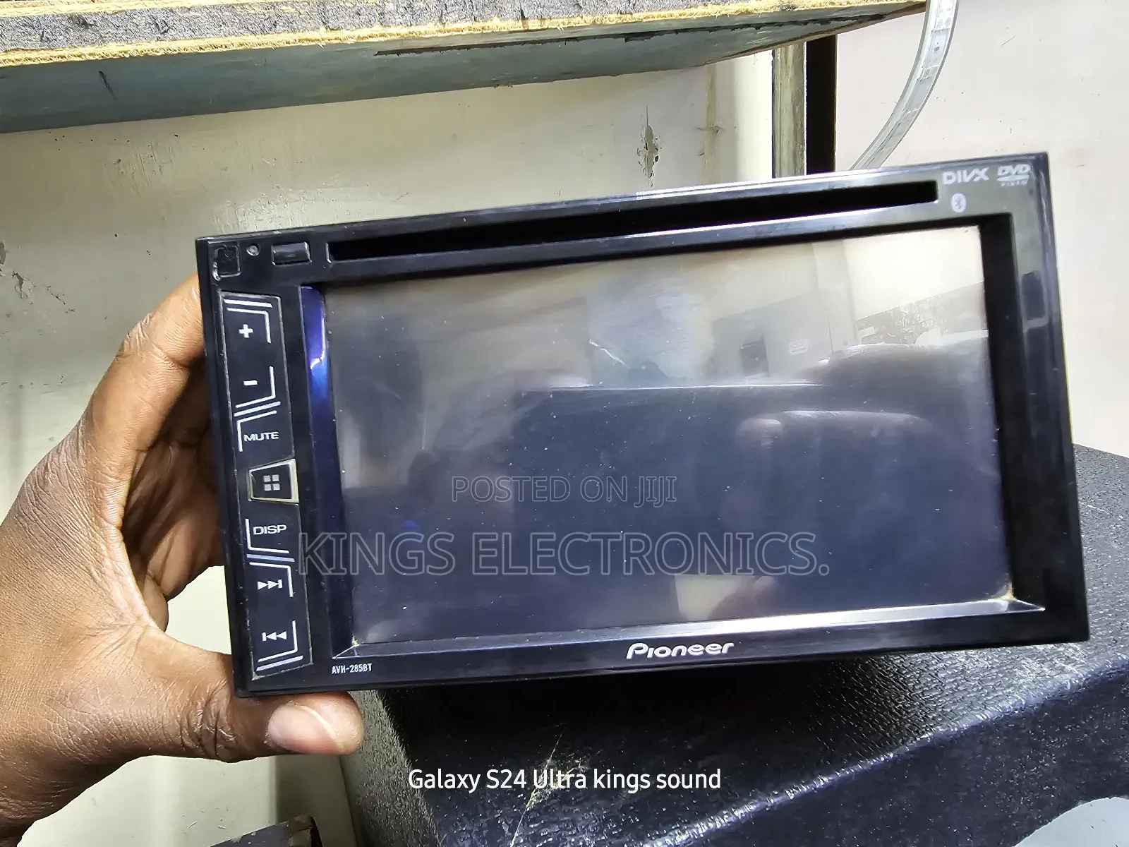 Pionerr AVH 285bt Screen With Mirror Link Option