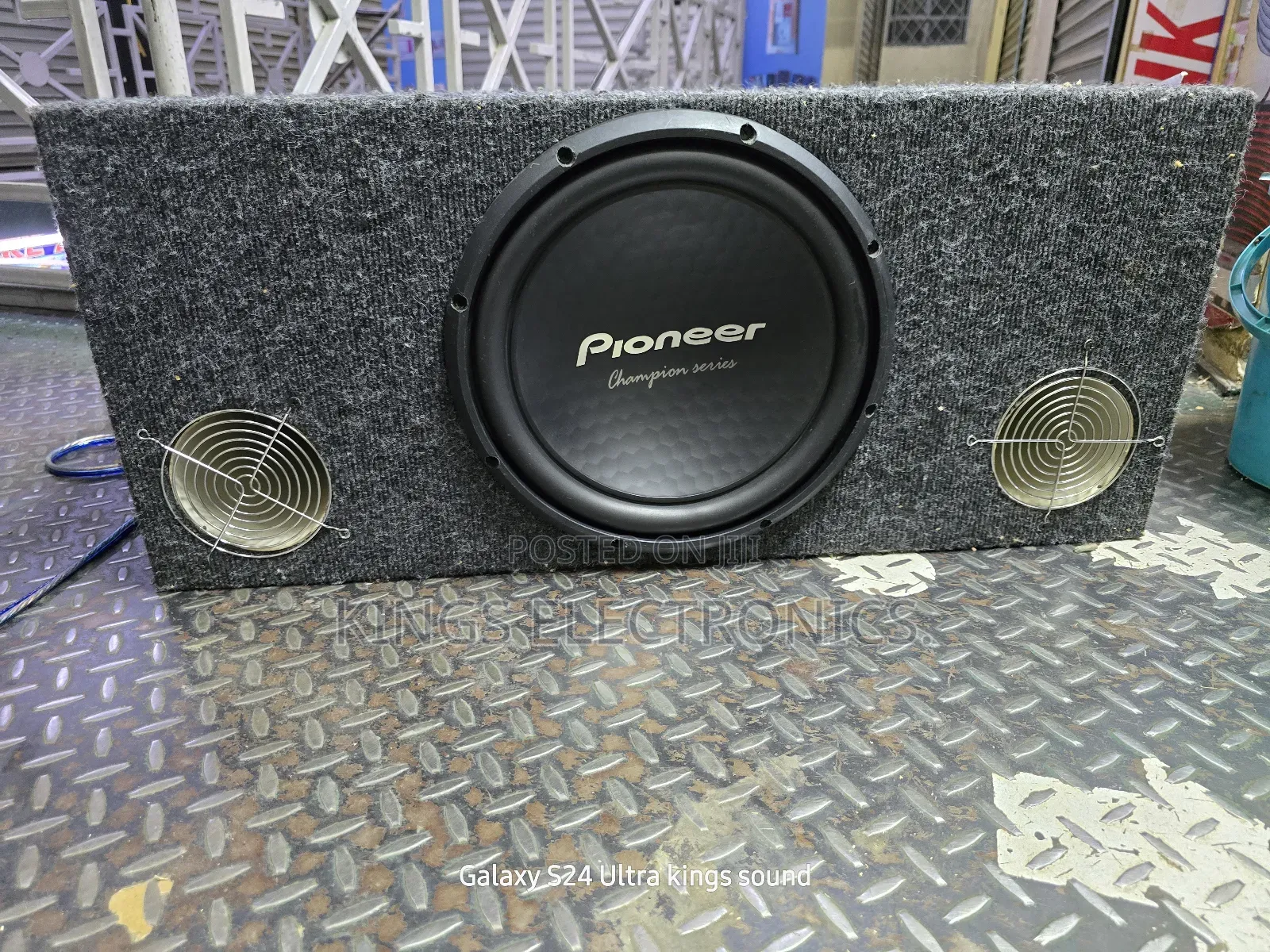 Pioner Bass Speaker 1500watts 400rms.