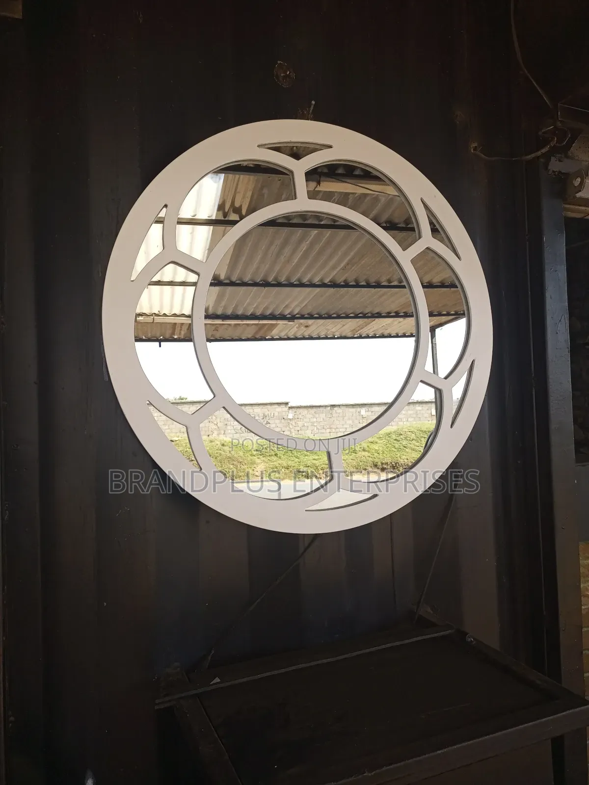 White Round Mirror