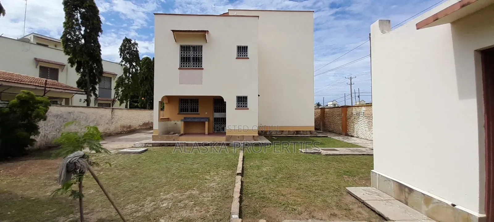 3bdrm Maisonette in Beach Road Estate, Nyali for sale