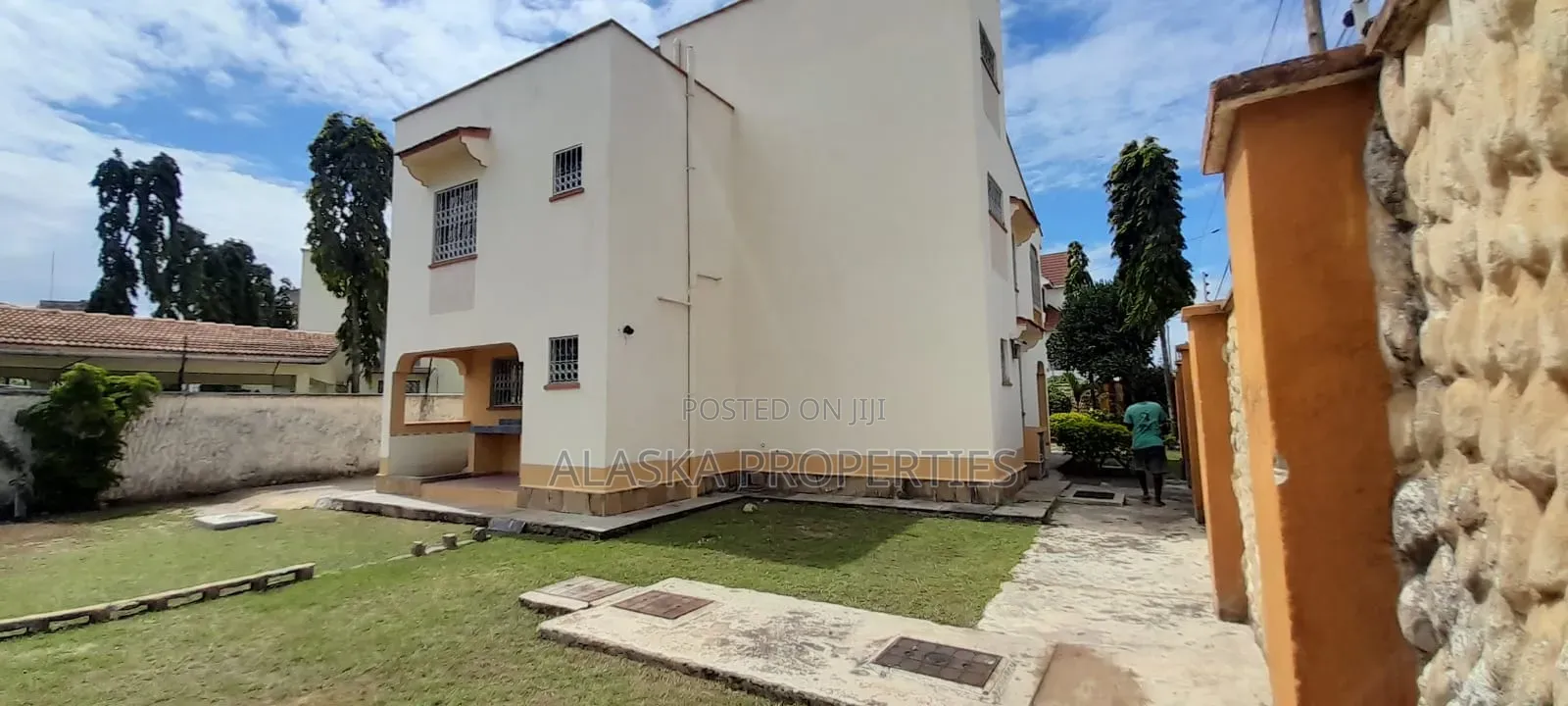 3bdrm Maisonette in Beach Road Estate, Nyali for sale