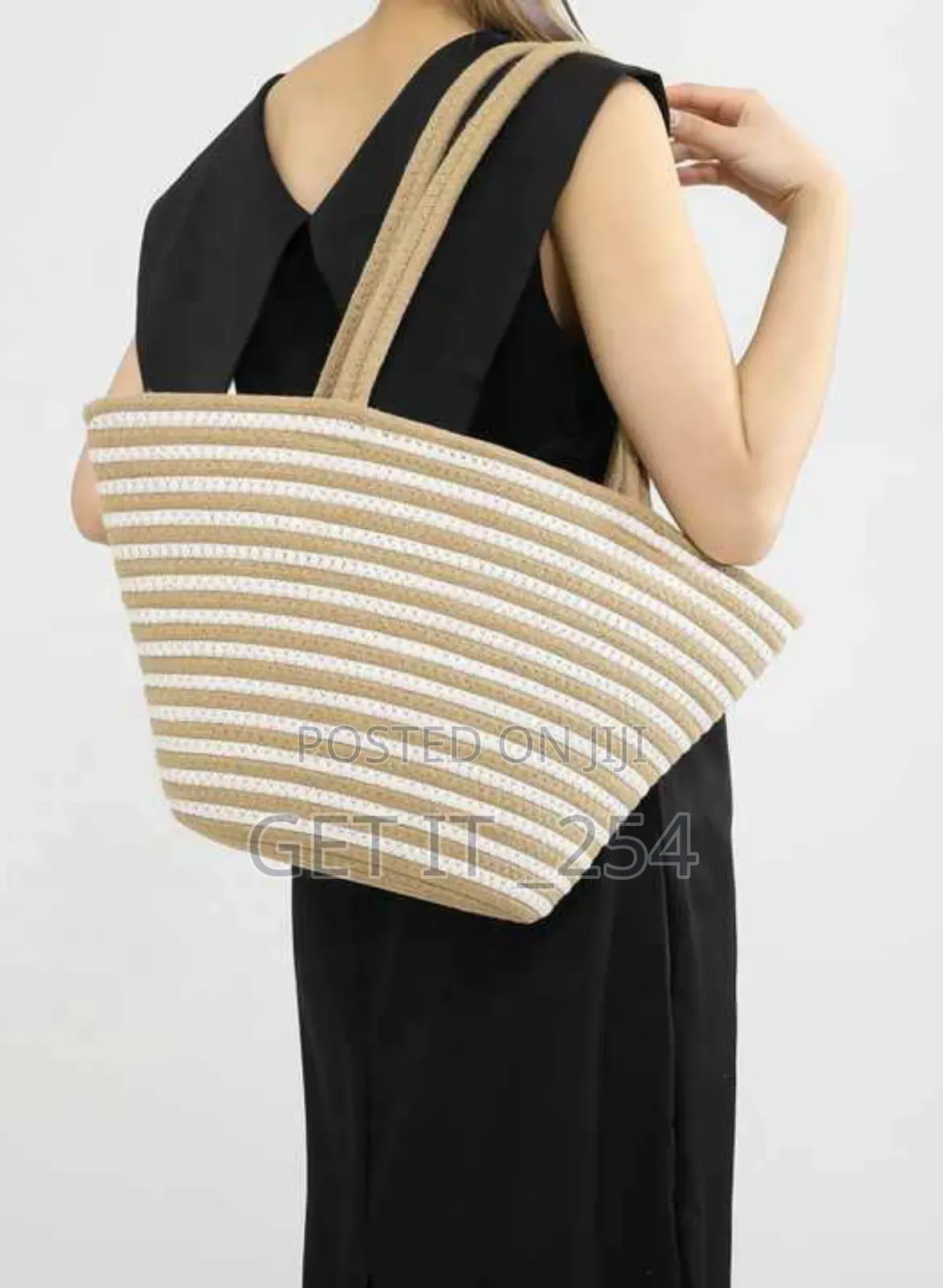  *Large Capacity Straw Woven Bag*
Size: 45×27cm