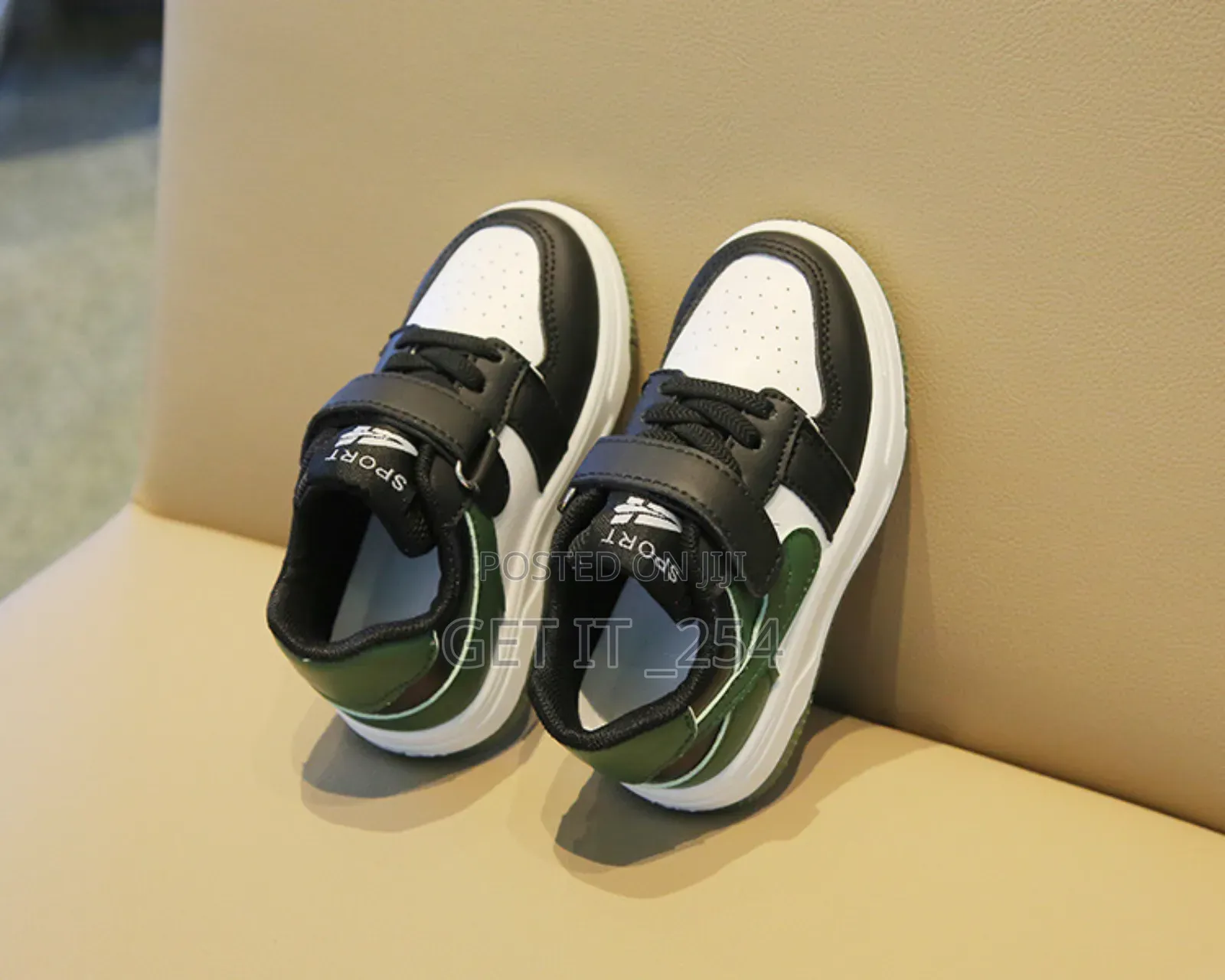 *Kids Sneakers*
*Sizes:21,22,23,24,25,