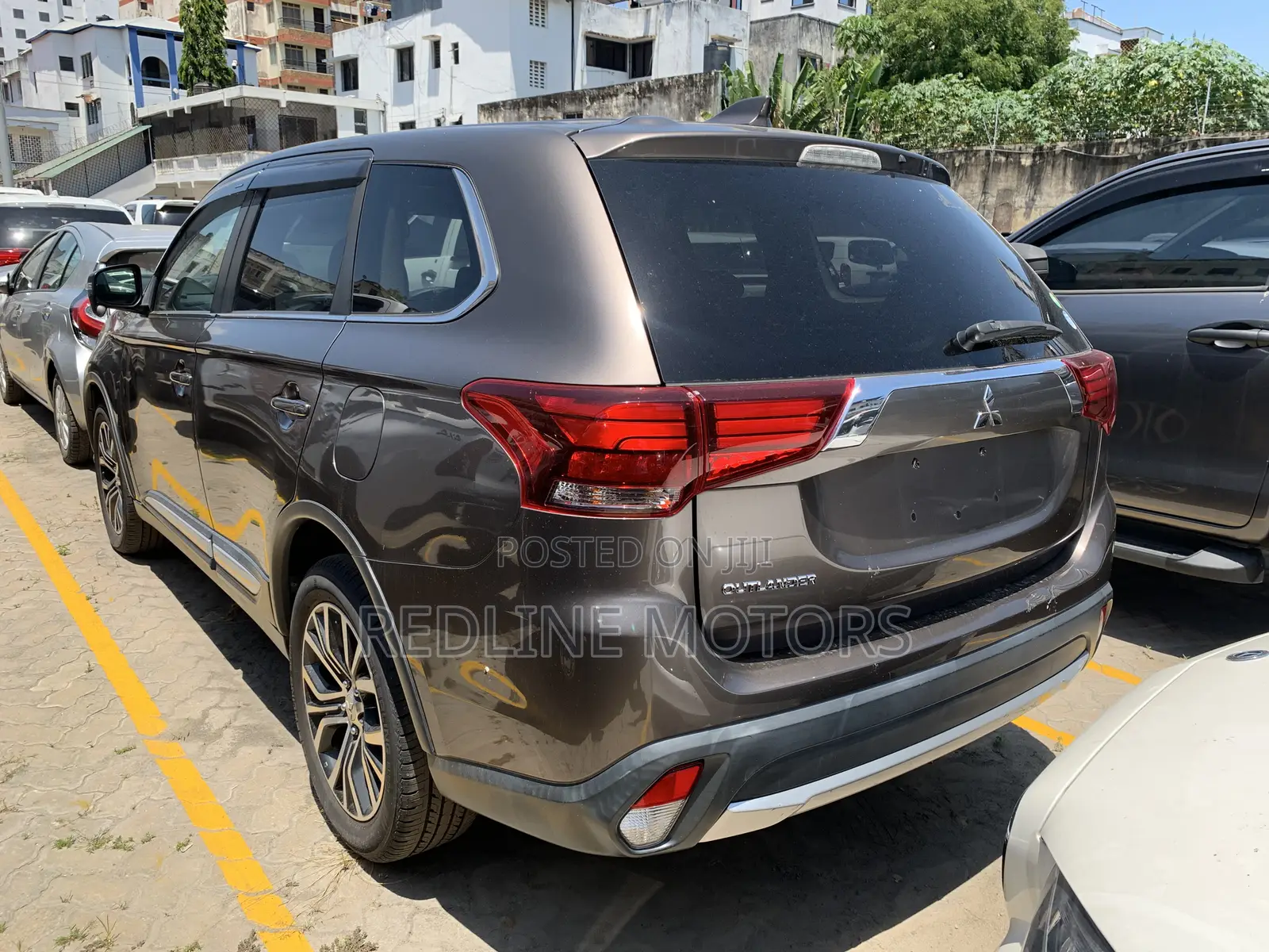 Mitsubishi Outlander ES FWD 2017 Gold