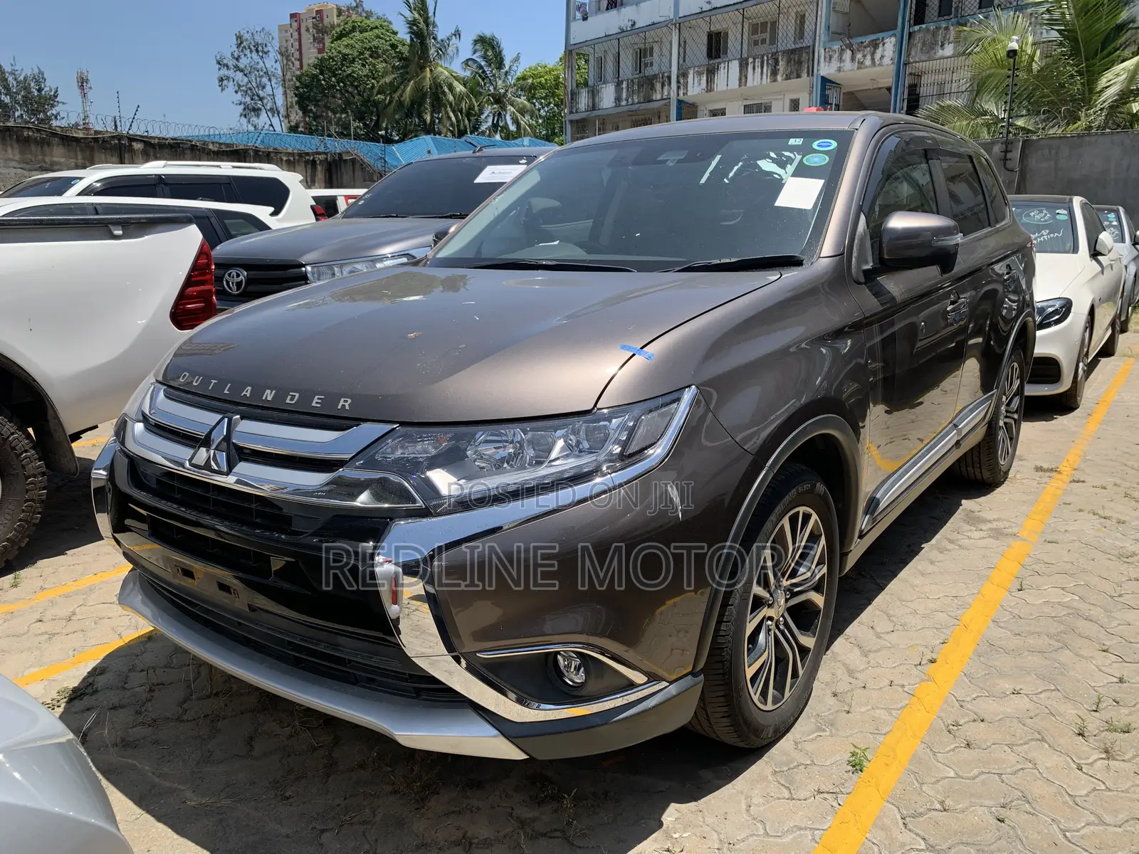 Mitsubishi Outlander ES FWD 2017 Gold