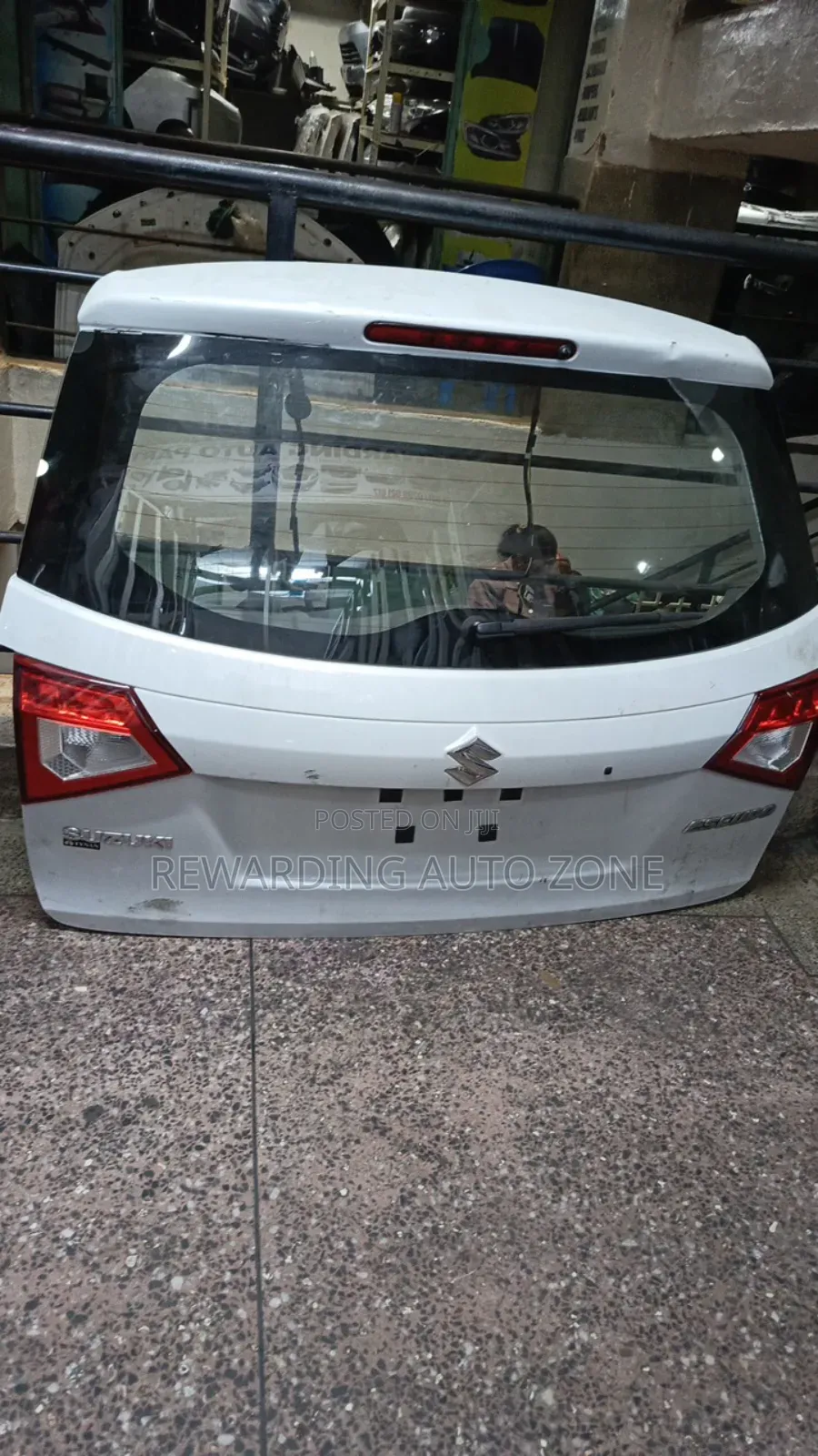 Suzuki Escudo New Model Tailgate (Boot).