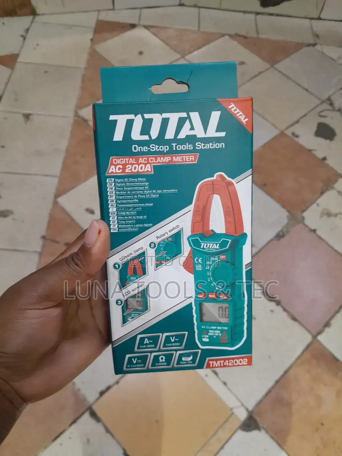 Digital AC Clamp Meter 200A.
