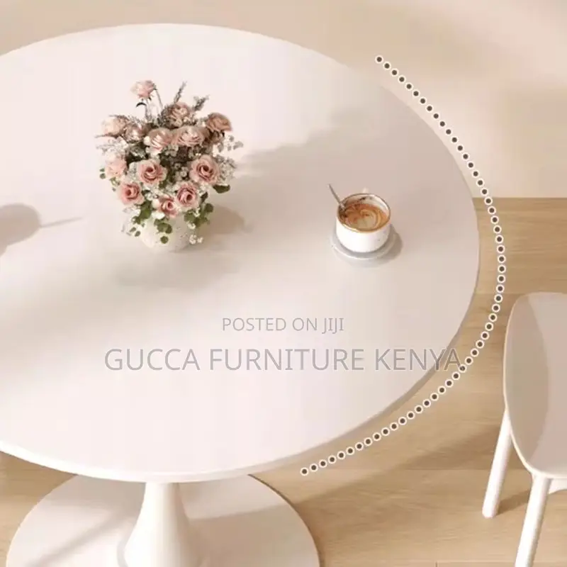 Dinning Tables:Simplistic Circular-Shaped Dining Table