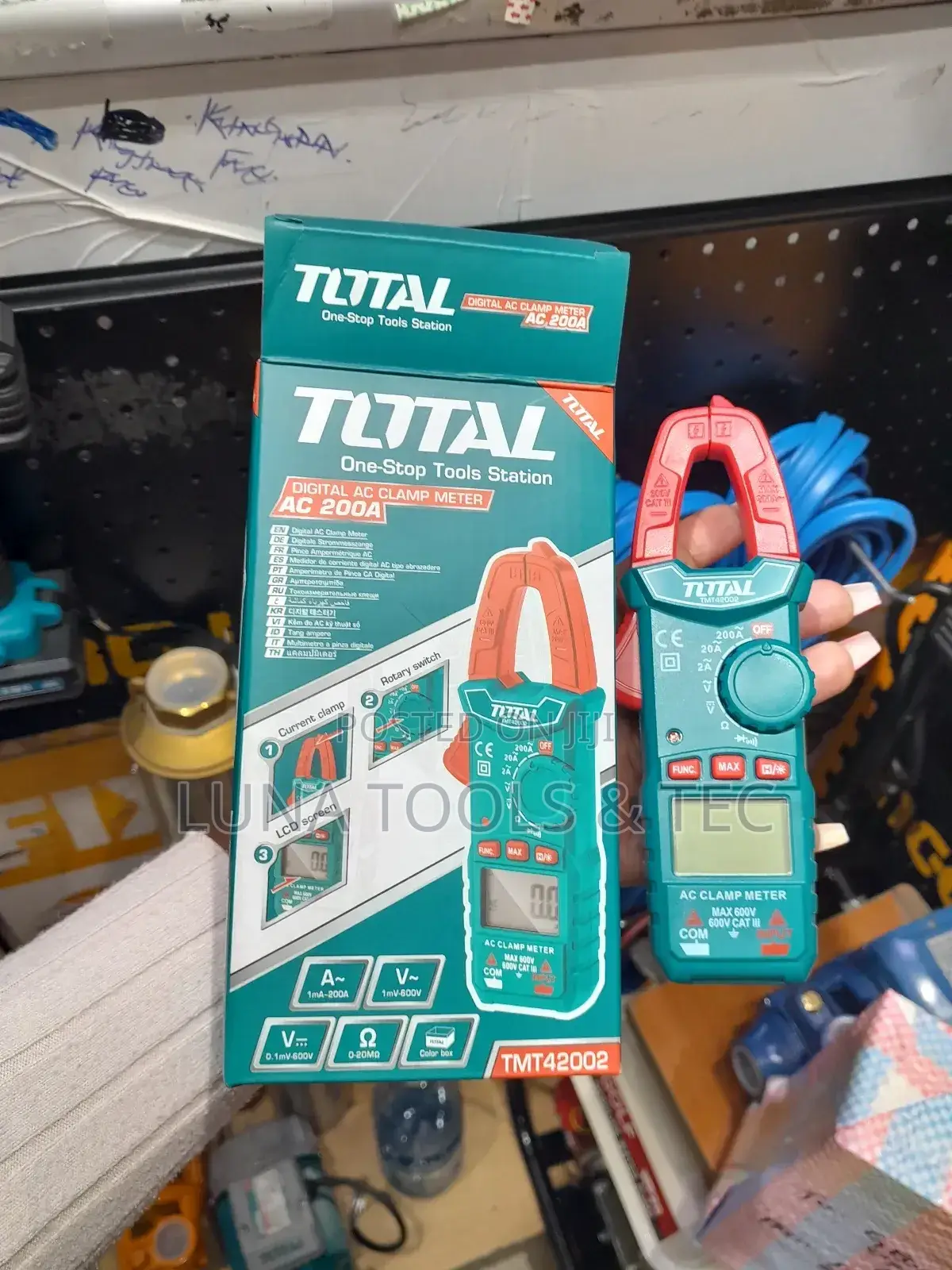 Total Digital Clamp Meter 200A.