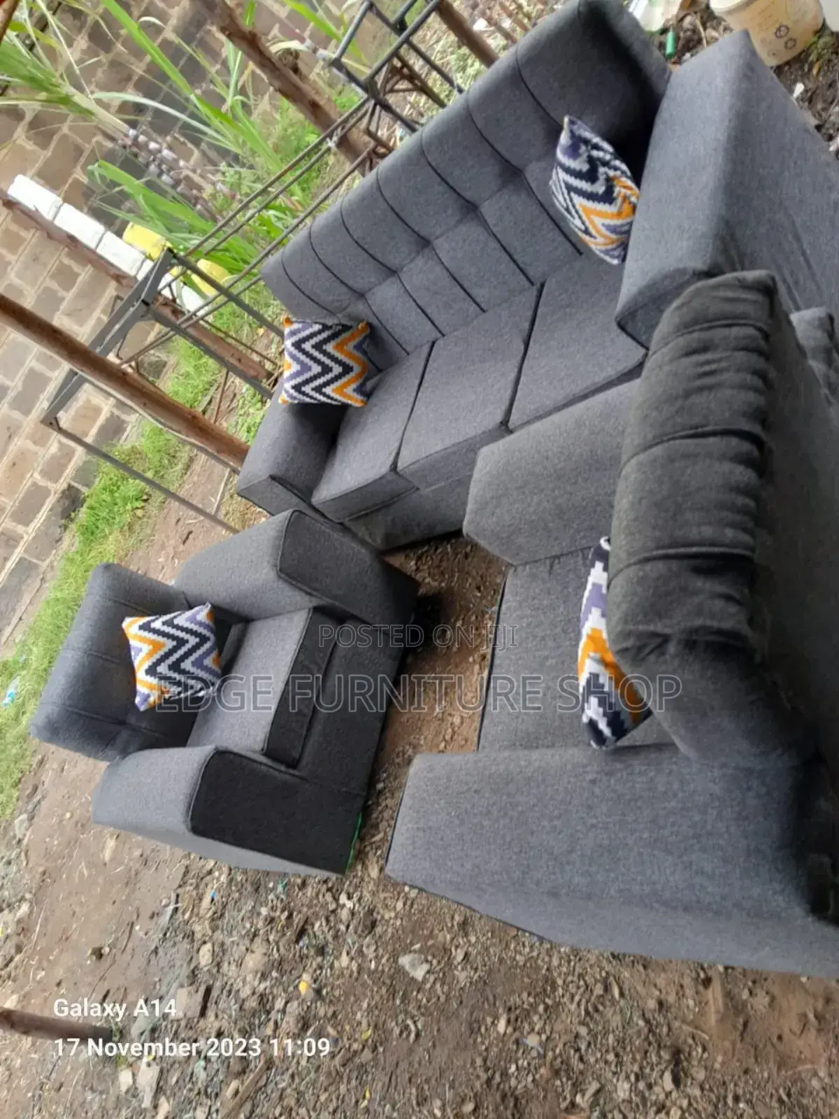 Sofa Set Available for Sale