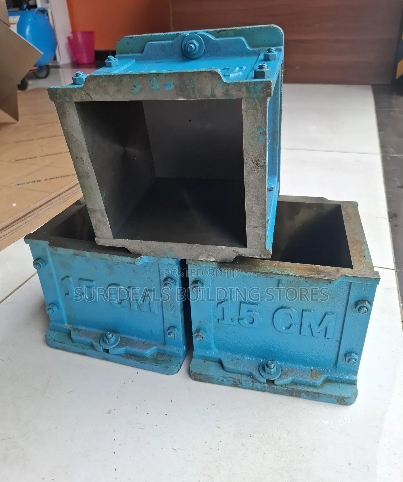 Concrete Cast Iron Cube Mouls.