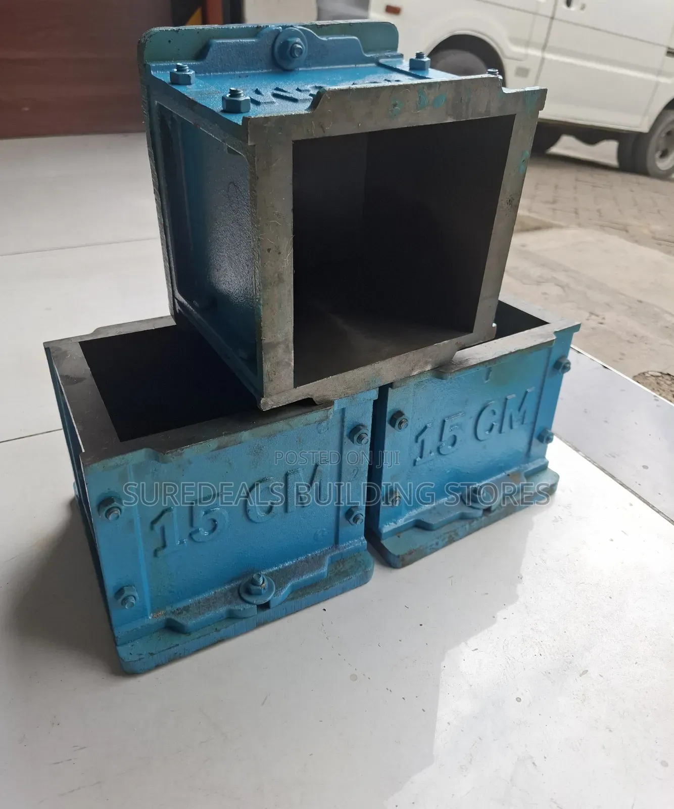 Concrete Cast Iron Cube Mouls.