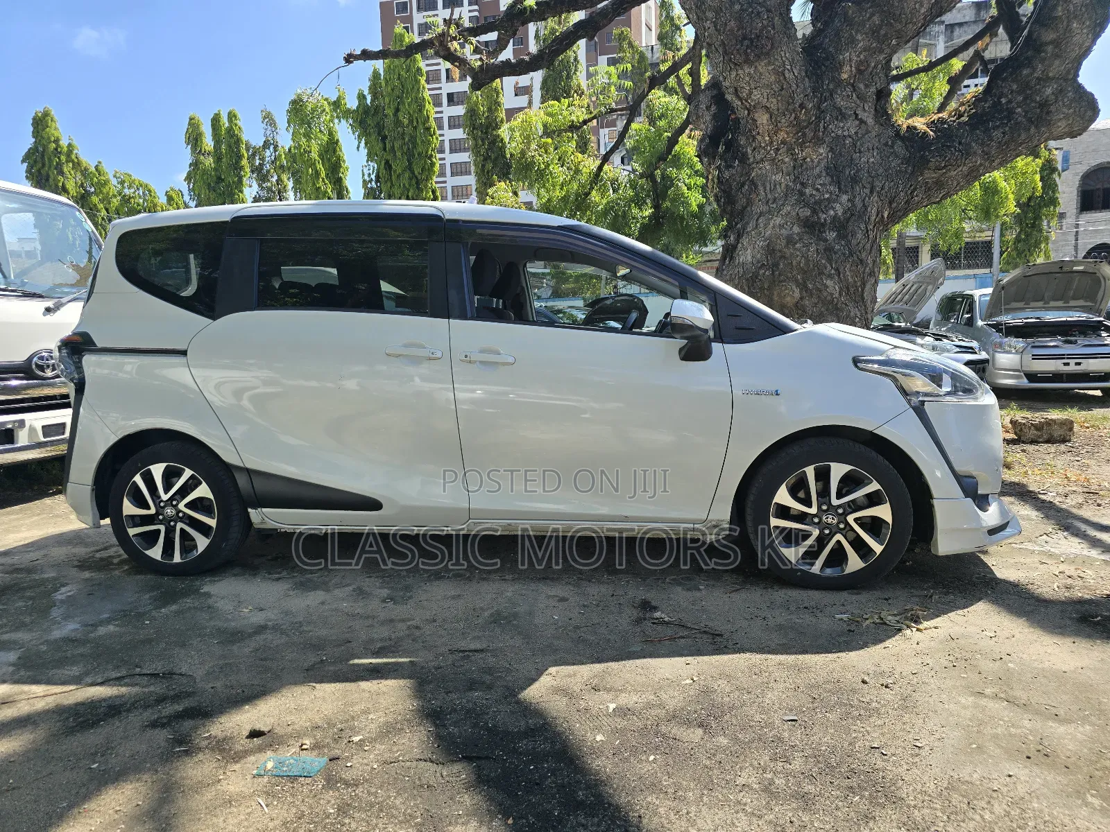 Toyota Sienta 1.5 Hybrid FWD (6-seater) 2018 White